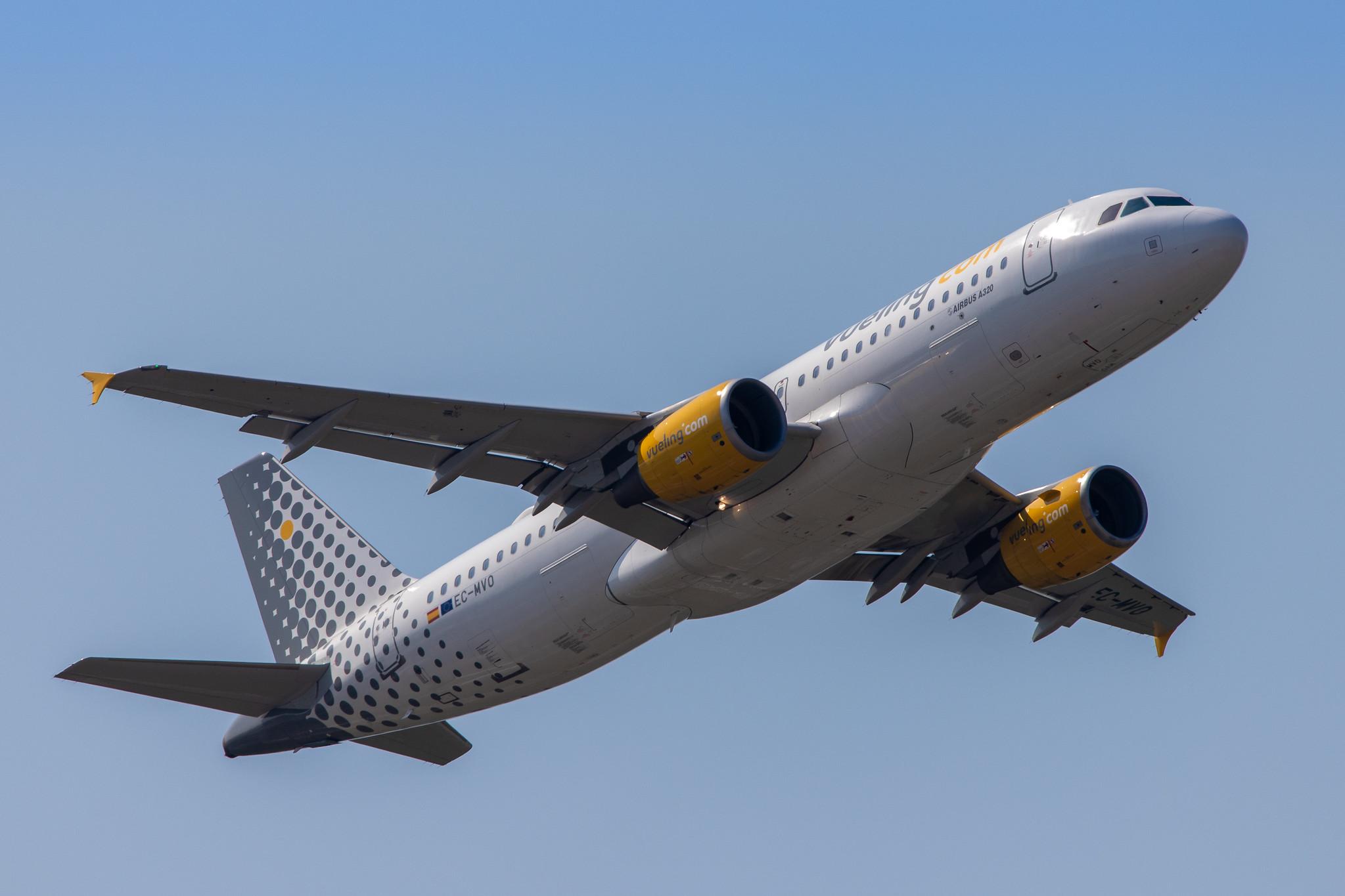 Hamburg Airport: Vueling (VY / VLG) |  Airbus A320-214 A320 | EC-MVO | MSN 4291