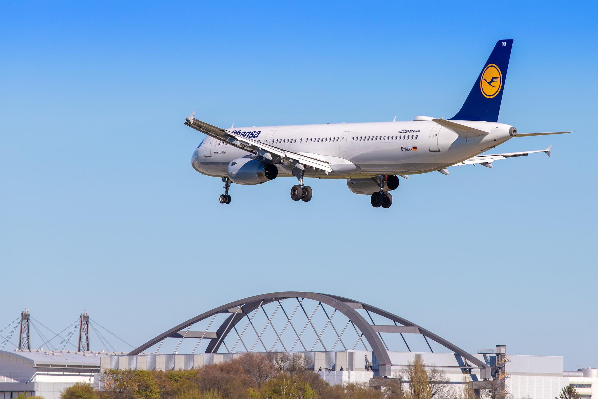 Hamburg Airport: Lufthansa (LH / DLH) |  Airbus A321-231 A321 | D-AIDU | MSN 5186