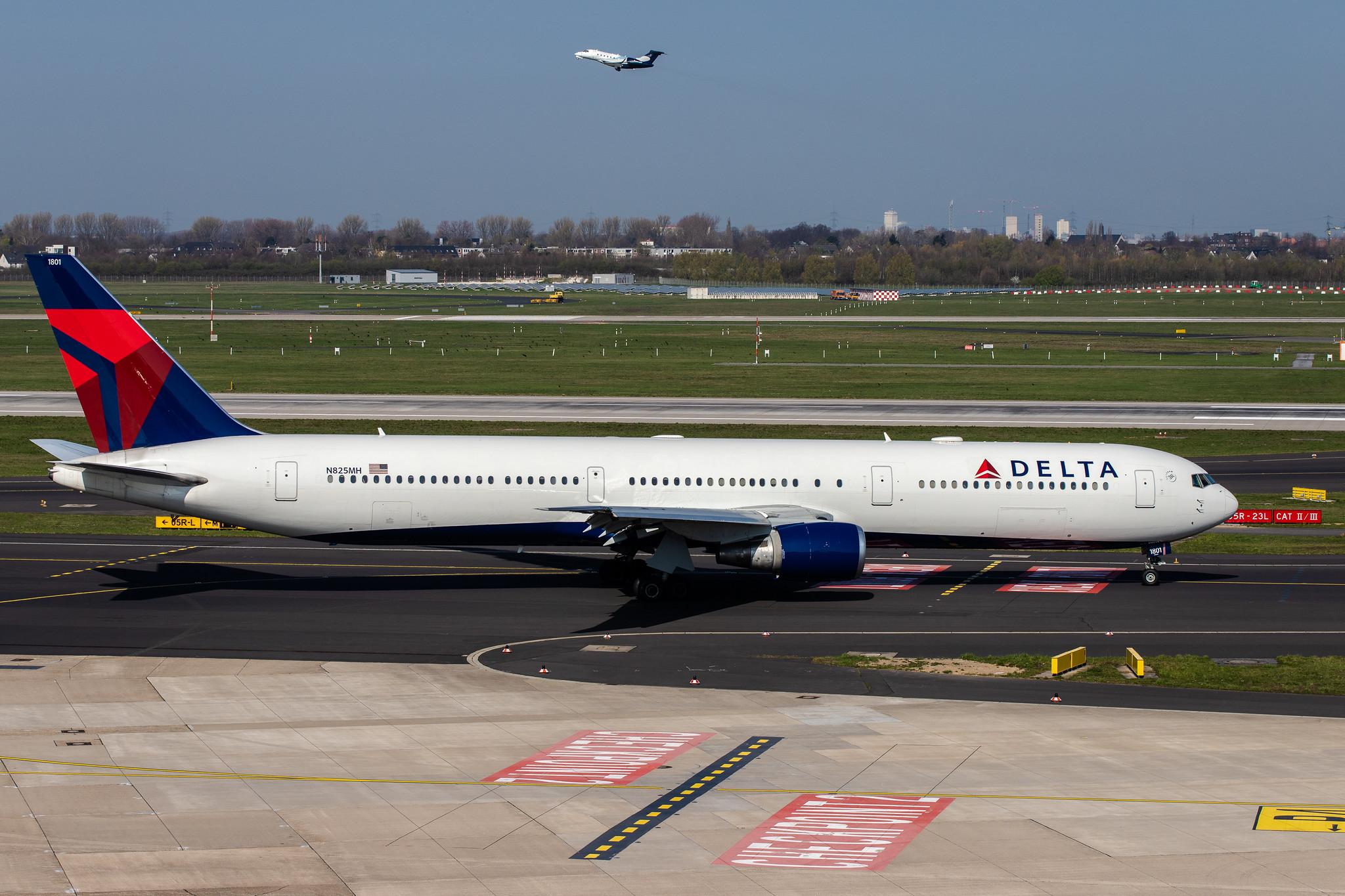 Düsseldorf Airport: Delta Air Lines (DL / DAL) |  Boeing 767-432(ER) B764 | N825MH | MSN 29703