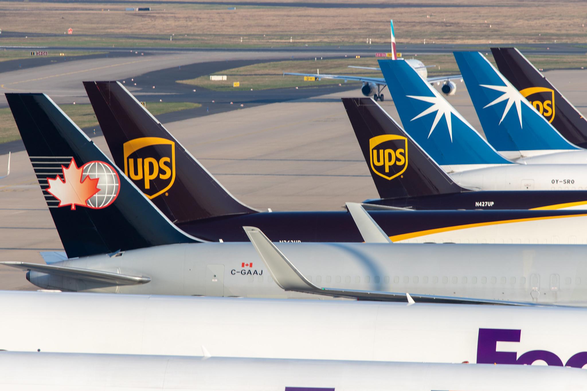 Köln Bonn Airport: Cargojet Airways (W8 / CJT) |  Boeing 767-323(ER)(BDSF) B763 | C-GAAJ | MSN 25449