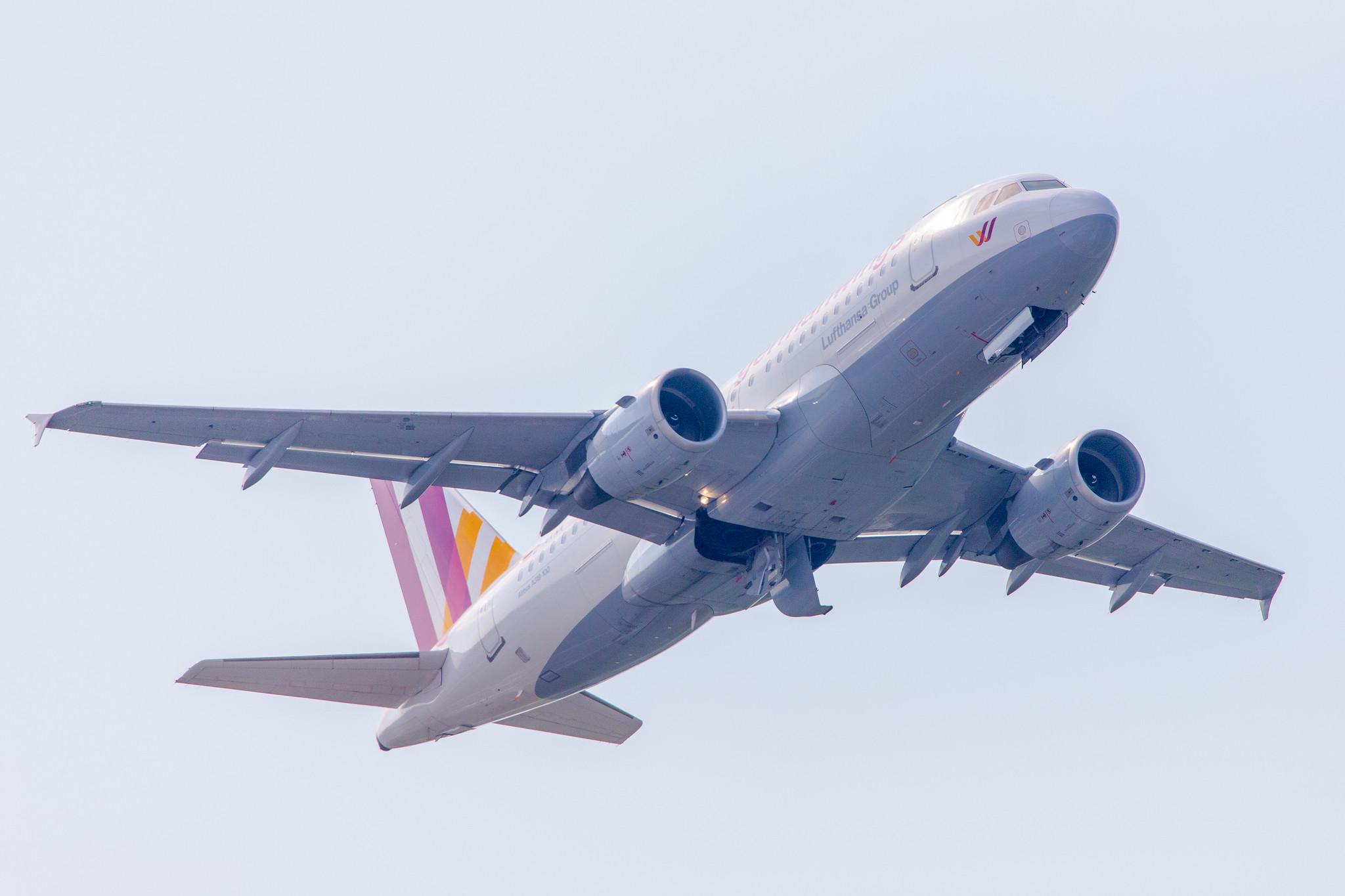 Hamburg Airport: Eurowings (EW / EWG) | Operator: Germanwings |  Airbus A319-112 A319 | D-AKNK | MSN 1077