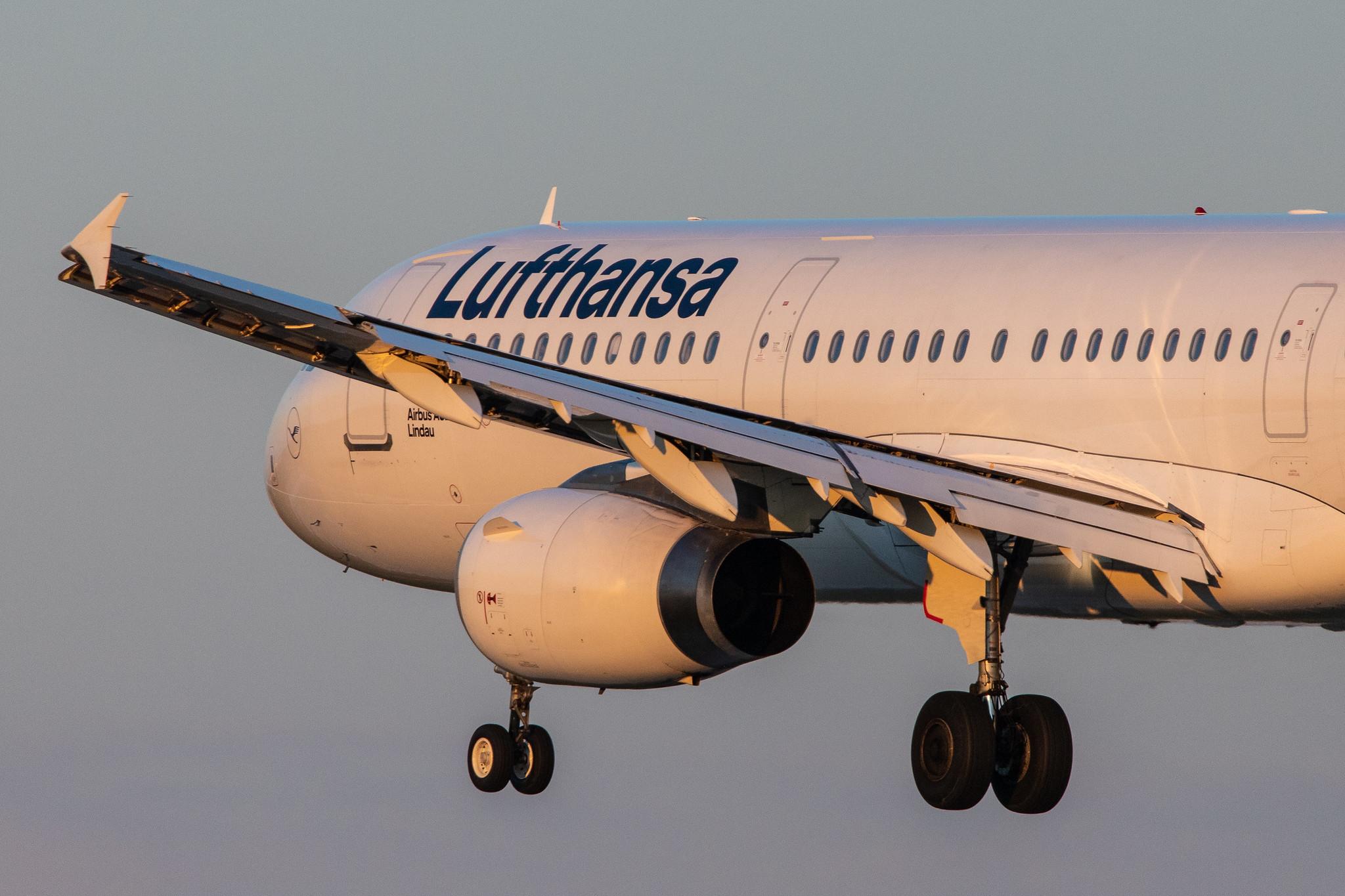 Hamburg Airport: Lufthansa (LH / DLH) |  Airbus A321-231 A321 | D-AISQ | MSN 3936