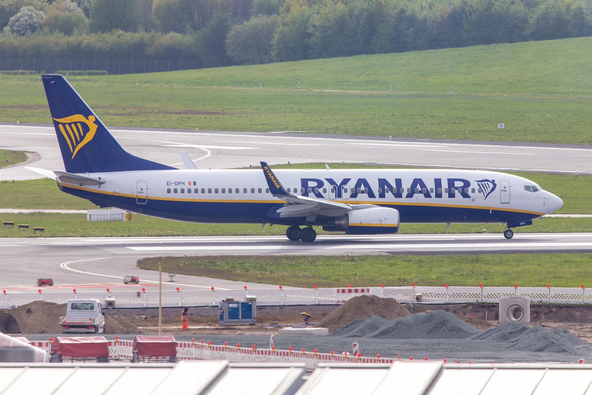 Hamburg Airport: Ryanair (FR / RYR) |  Boeing 737-8AS B738 | EI-DPH | MSN 33624