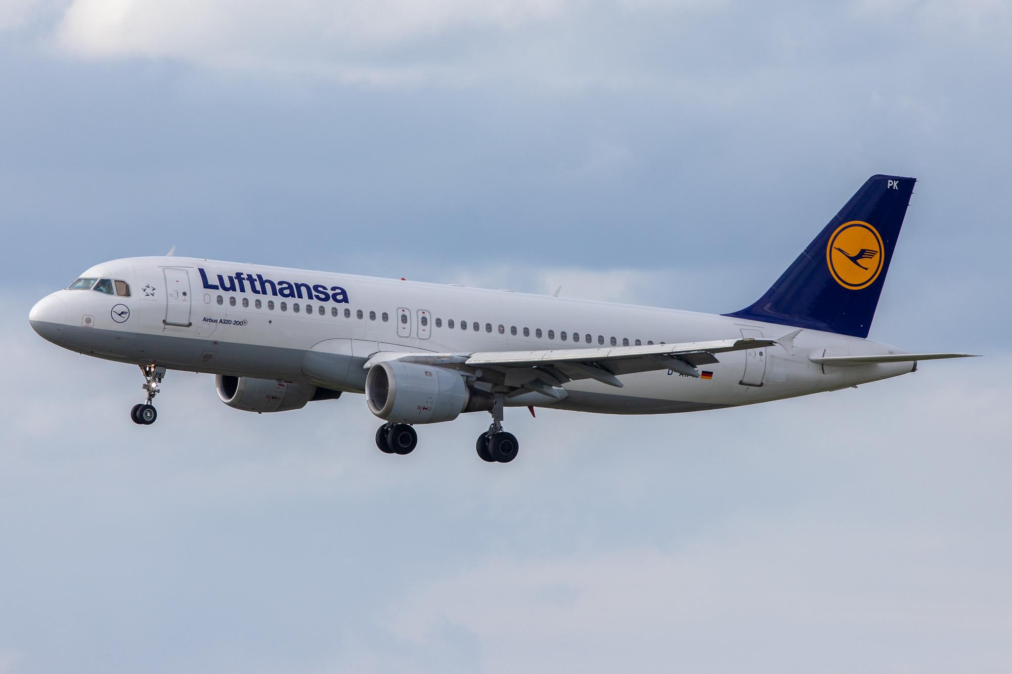Hamburg Airport: Lufthansa (LH / DLH) |  Airbus A320-211 A320 | D-AIPK | MSN 0093