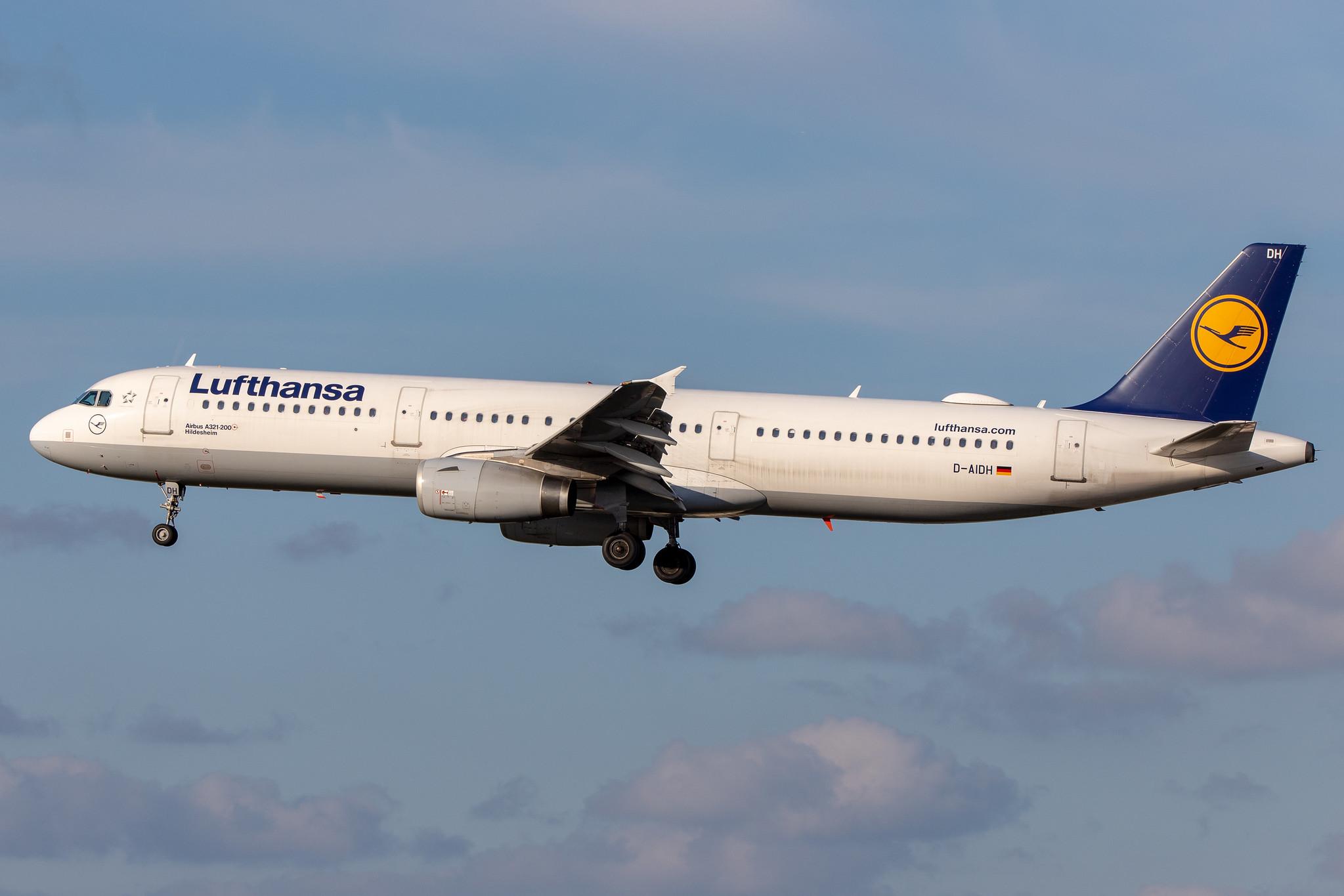 Hamburg Airport: Lufthansa (LH / DLH) |  Airbus A321-231 A321 | D-AIDH | MSN 4710