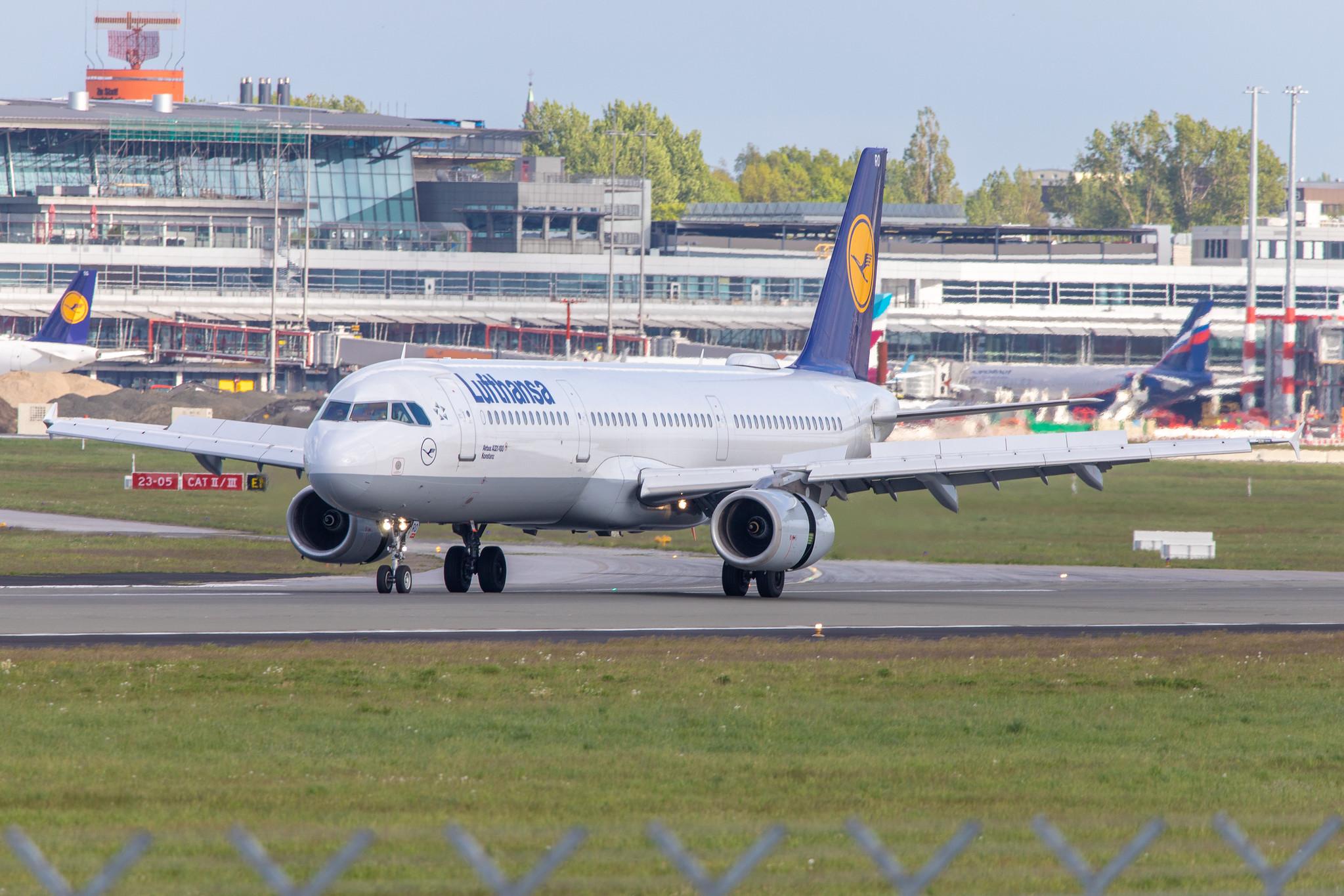 Hamburg Airport: Lufthansa (LH / DLH) |  Airbus A321-131 A321 | D-AIRO | MSN 0563