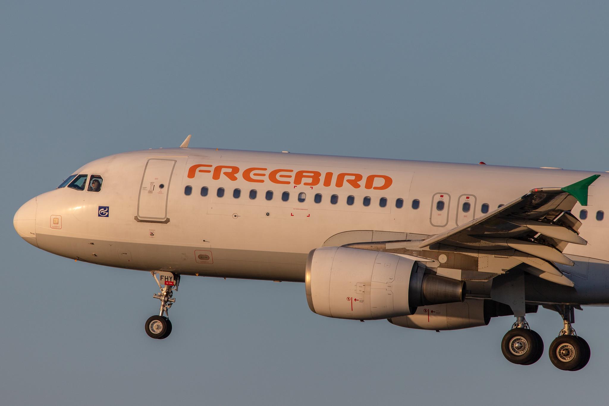Hamburg Airport: Freebird Airlines (FH / FHY) |  Airbus A320-214 A320 | TC-FHY | MSN 3891