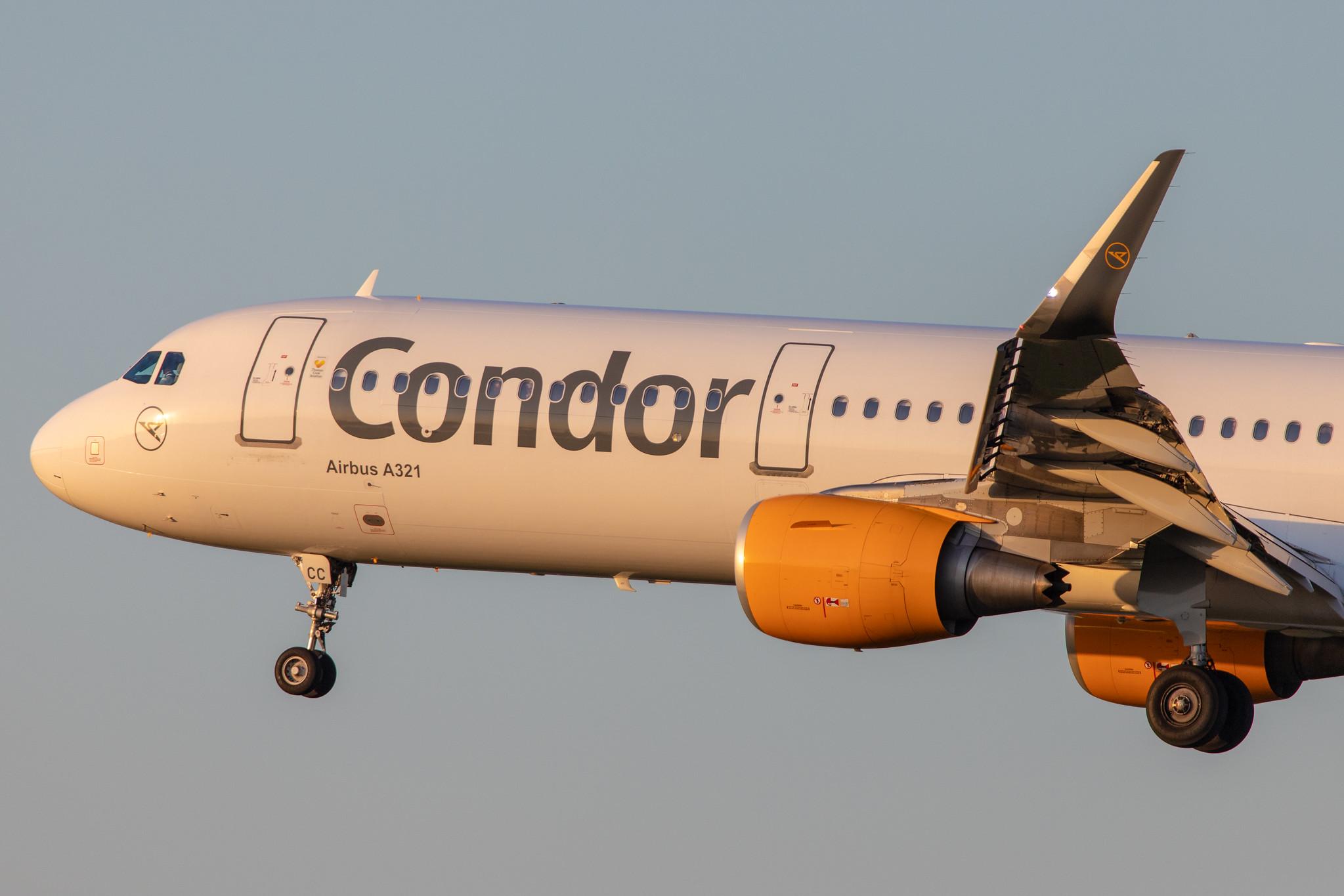 Hamburg Airport: Condor (DE / CFG) | Operator: Thomas Cook Aviation |  Airbus A321-211 A321 | D-ATCC | MSN 6501