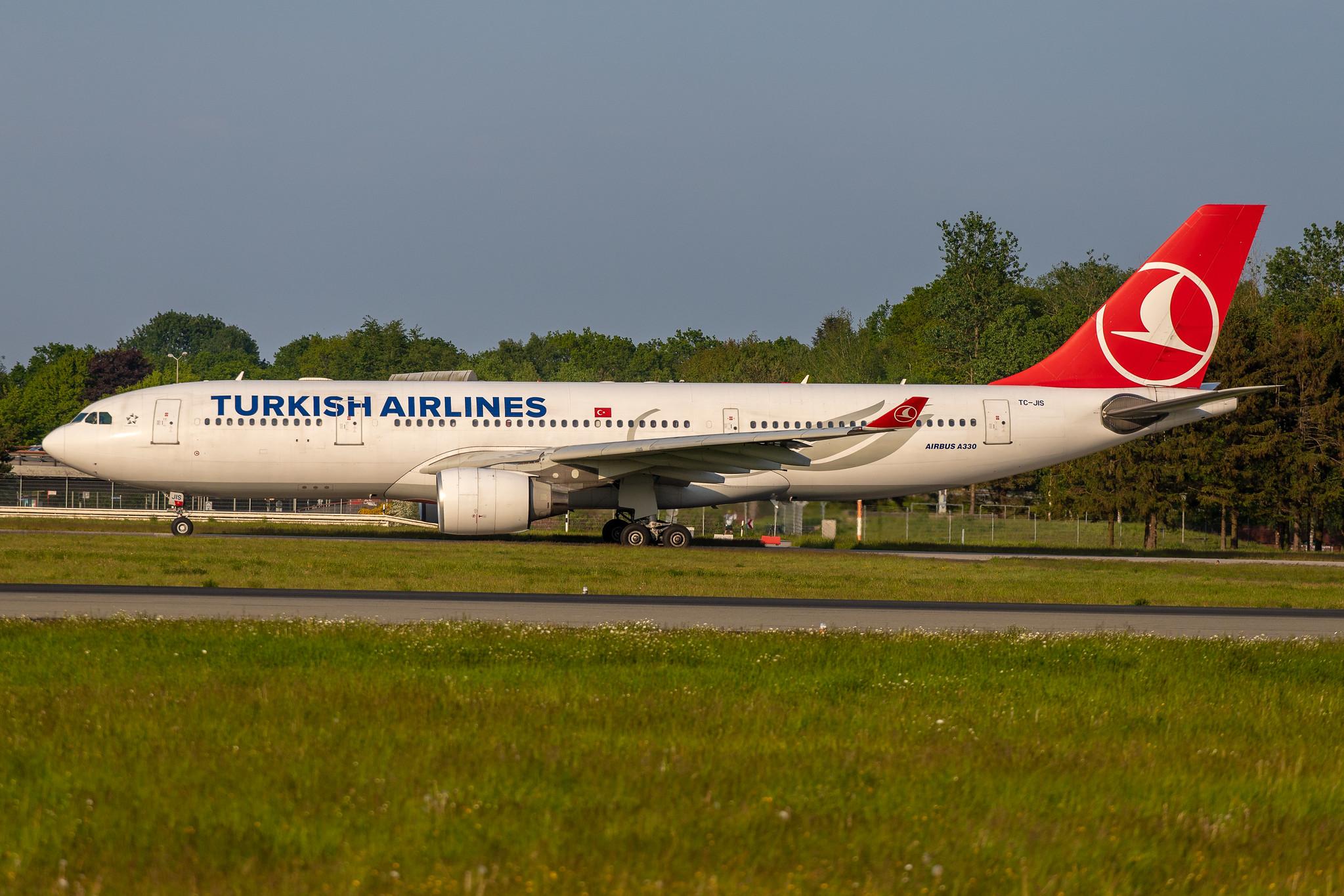 Hamburg Airport: Turkish Airlines (TK / THY) |  Airbus A330-223 A332 | TC-JIS | MSN 0961