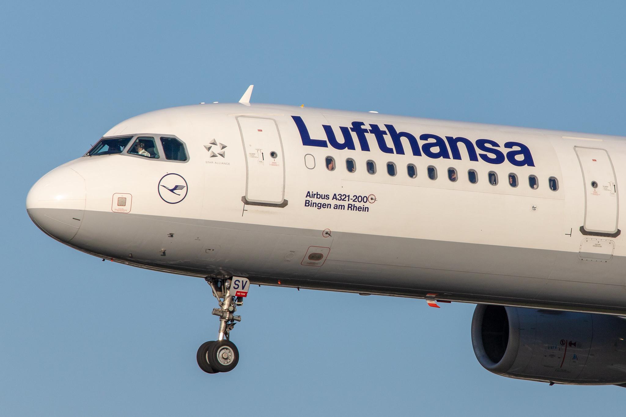 Hamburg Airport: Lufthansa (LH / DLH) |  Airbus A321-231 A321 | D-AISV | MSN 4050