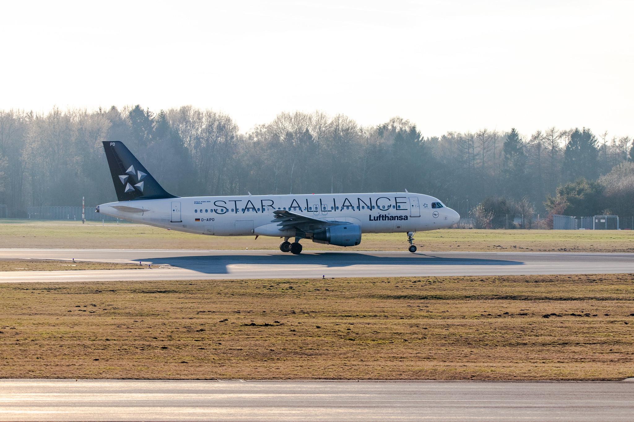 Hamburg Airport: Lufthansa (LH / DLH) | Livery: Star Alliance Livery |  Airbus A320-211 A320 | D-AIPD | MSN 0072