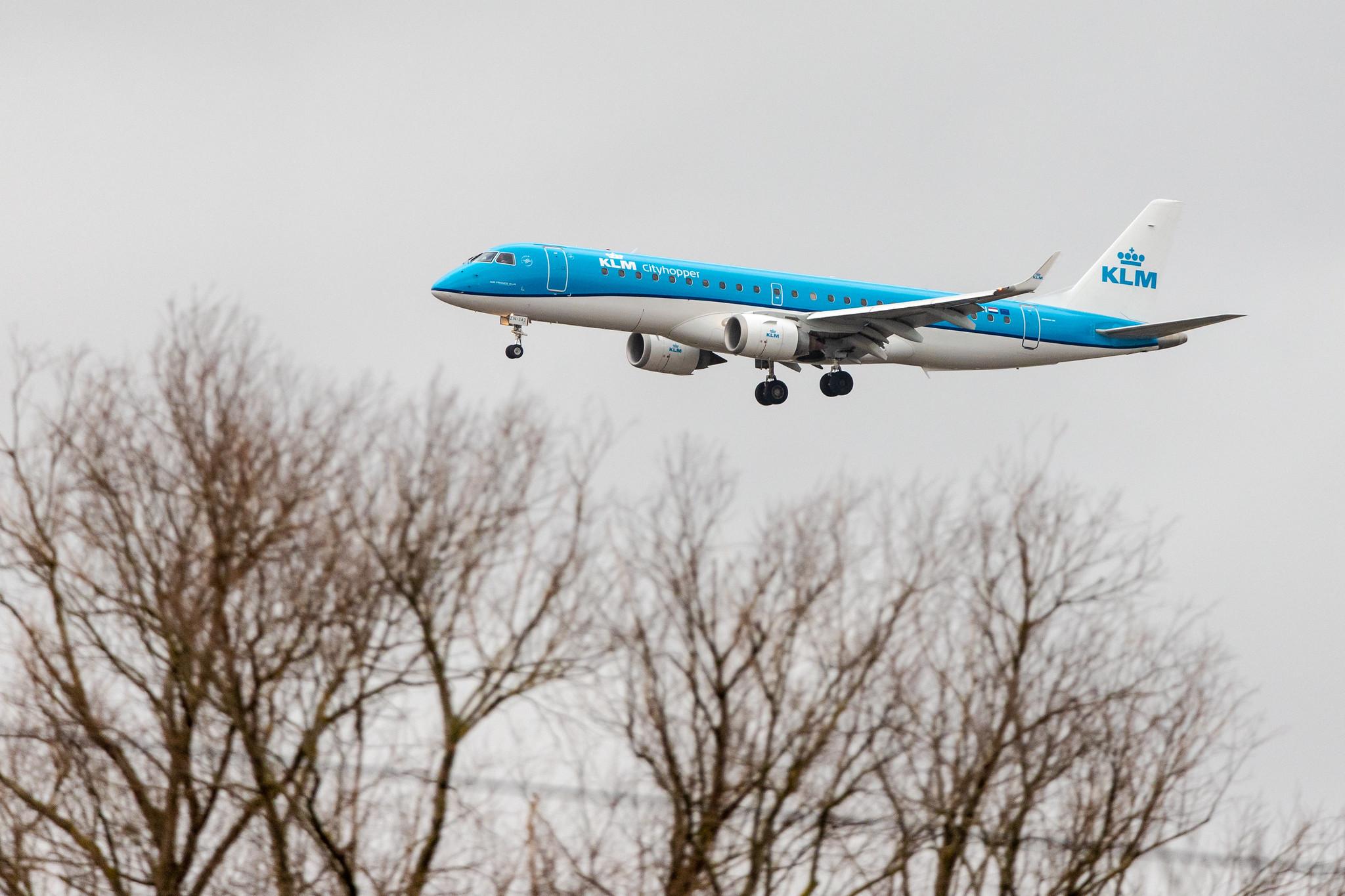 London Heathrow Airport: KLM (KL / KLM) | Operator: KLM Cityhopper |  Embraer E190STD E190 | PH-EZN | MSN 19000342