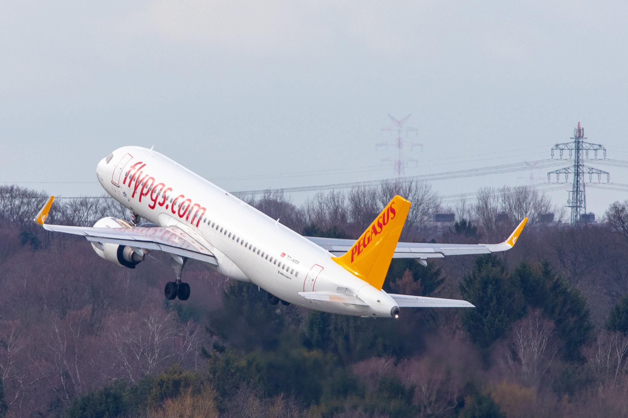 Hamburg Airport: Pegasus (PC / PGT) | Operator: Pegasus Airlines |  Airbus A320-251N A20N | TC-NBB | MSN 07147