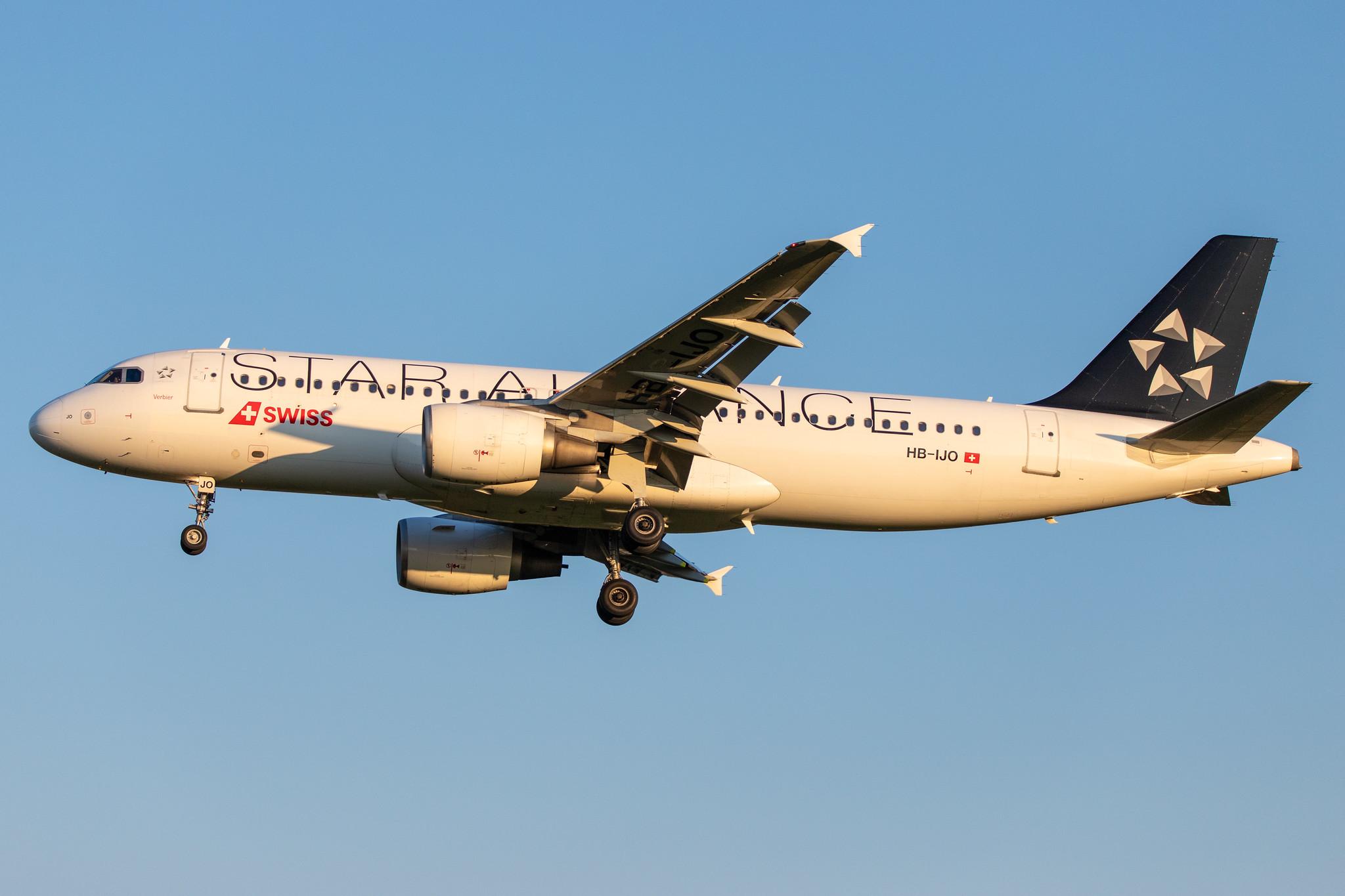 Hamburg Airport: Swiss (LX / SWR) |  Livery: Star Alliance Livery |  Airbus A320-214 A320 | HB-IJO | MSN 0673