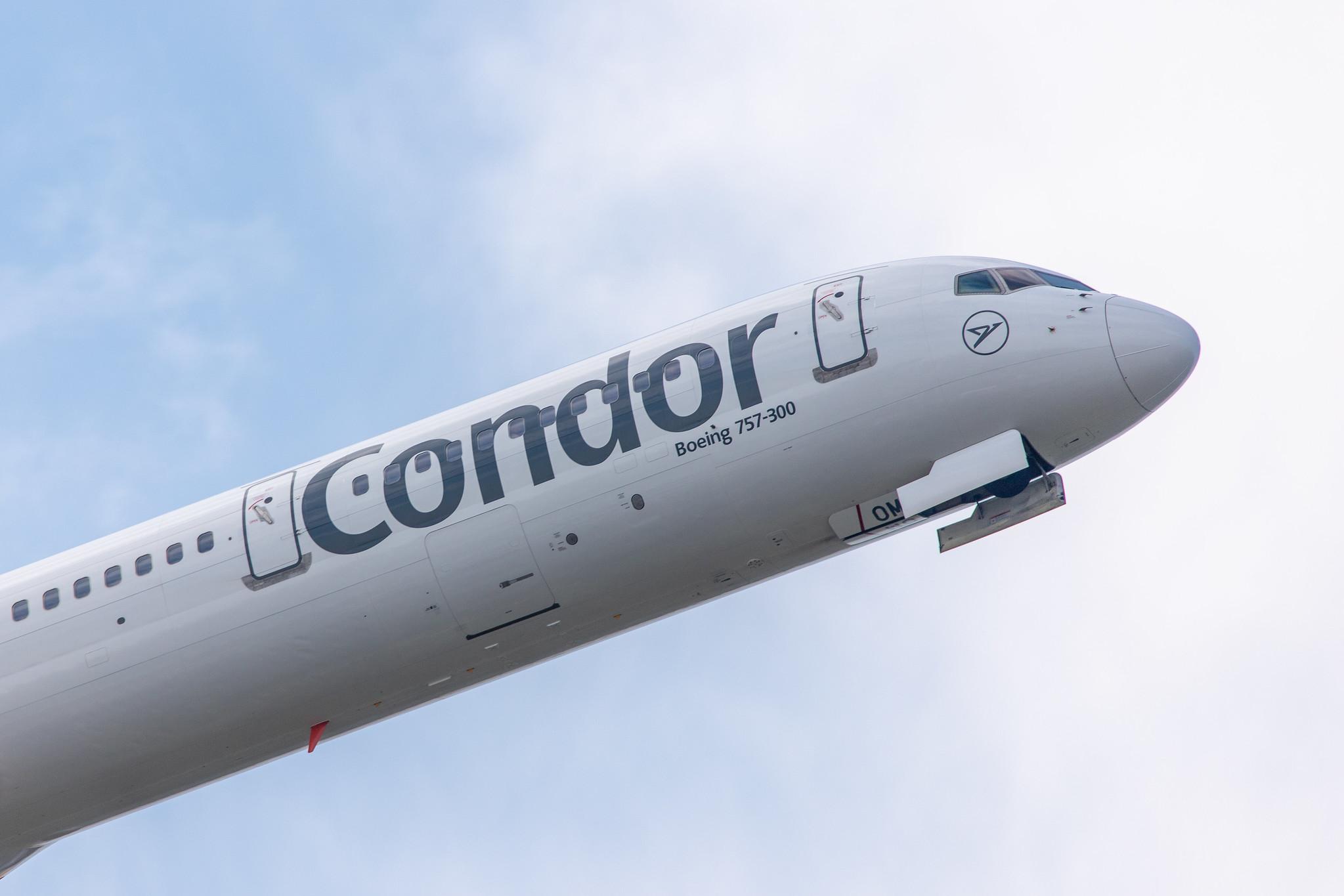 Hamburg Airport: Condor (DE / CFG) |  Boeing 757-330 B753 | D-ABOM | MSN 29022