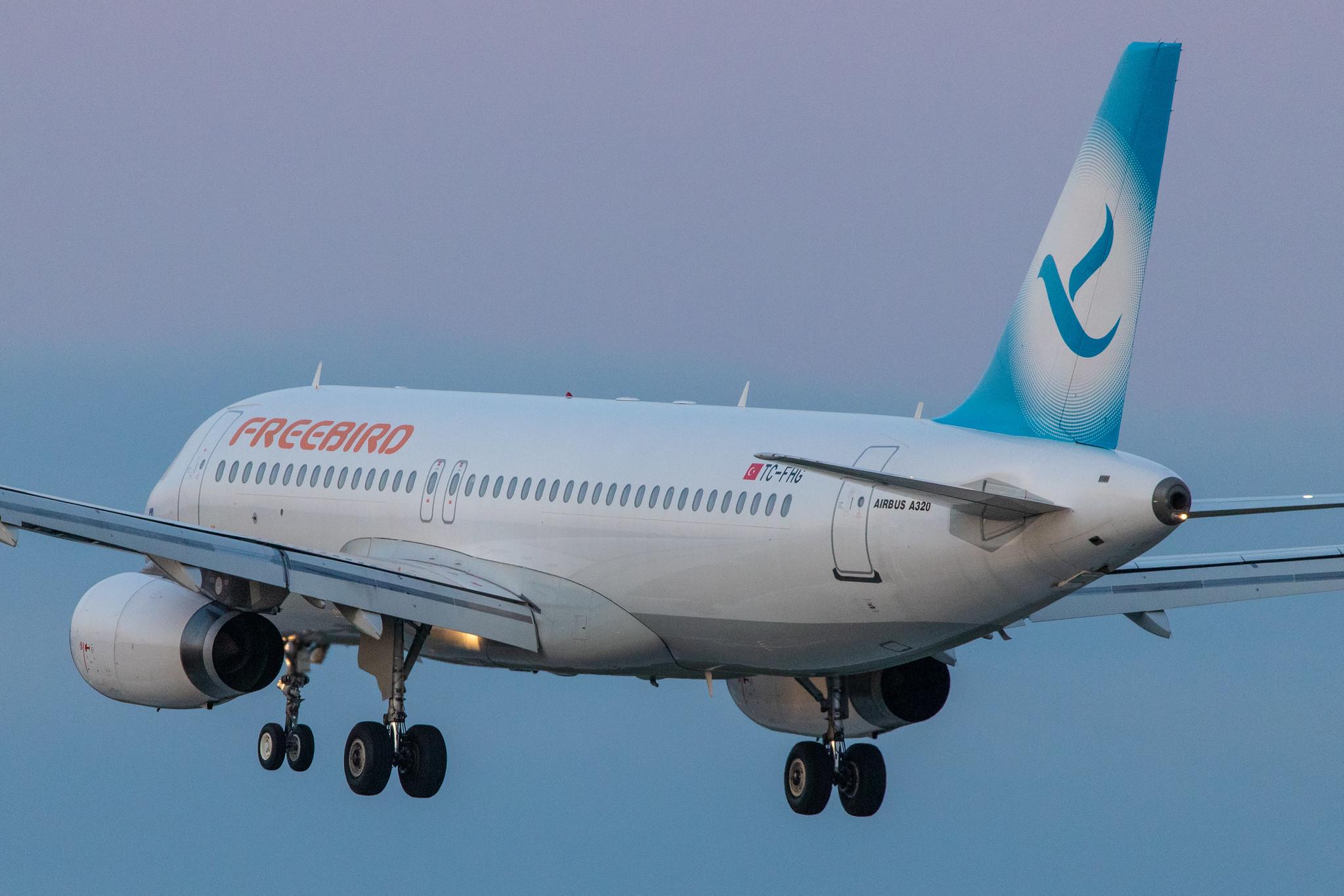 Hamburg Airport: Freebird Airlines (FH / FHY) |  Airbus A320-232 A320 | TC-FHG | MSN 2922