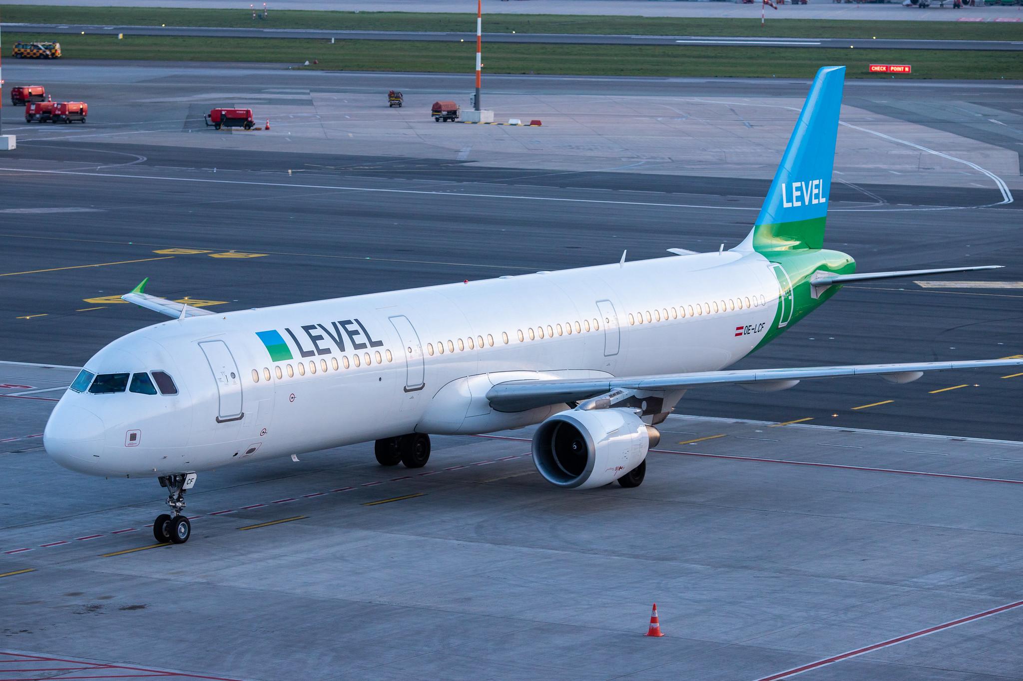 Hamburg Airport: LEVEL (VK / FOO) |  Airbus A321-211 A321 | OE-LCF | MSN 1966
