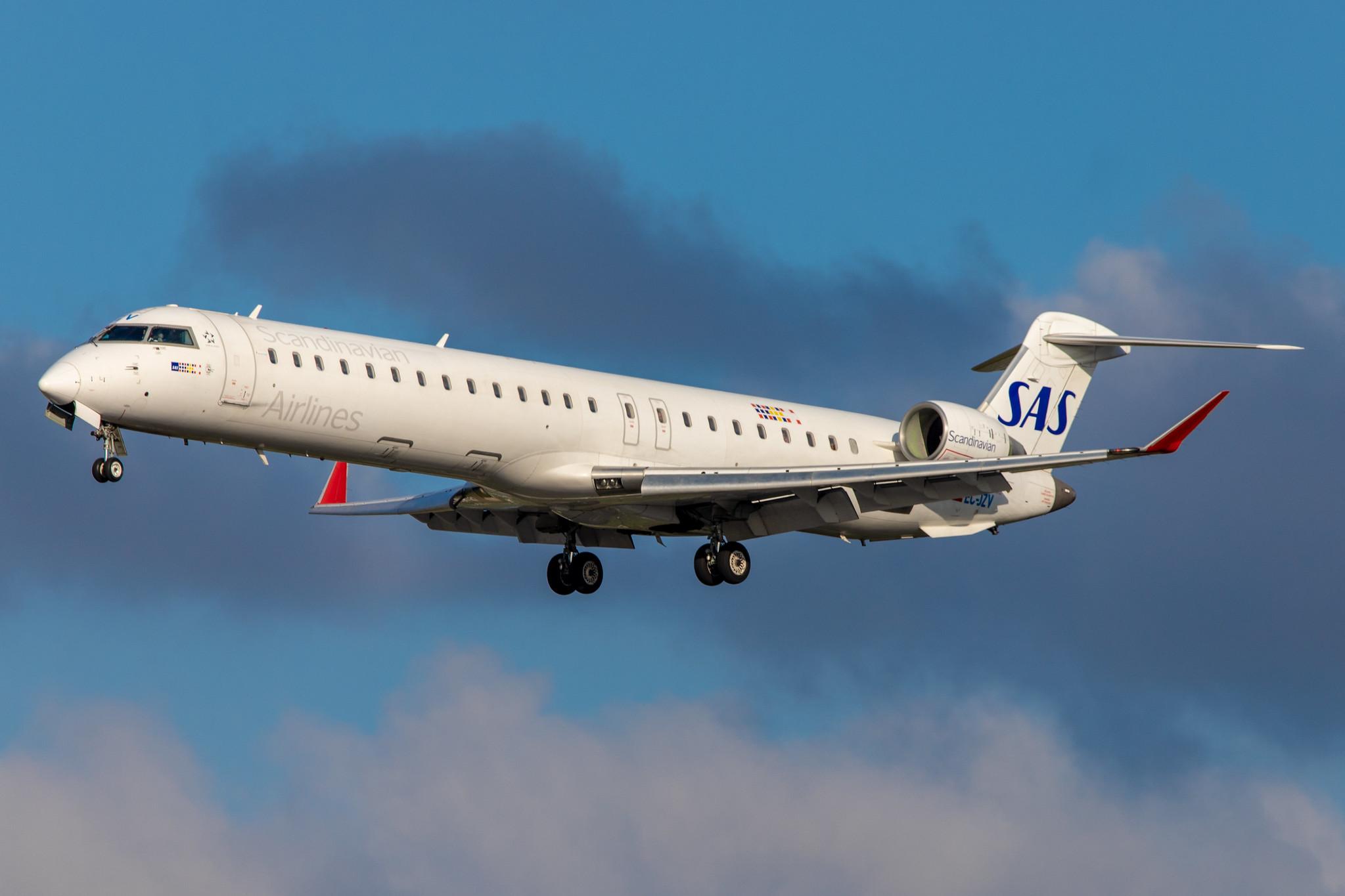 Hamburg Airport: SAS (SK / SAS) | Operator: Air Nostrum |  Mitsubishi CRJ-900ER CRJ9 | EC-JZV | MSN 15117