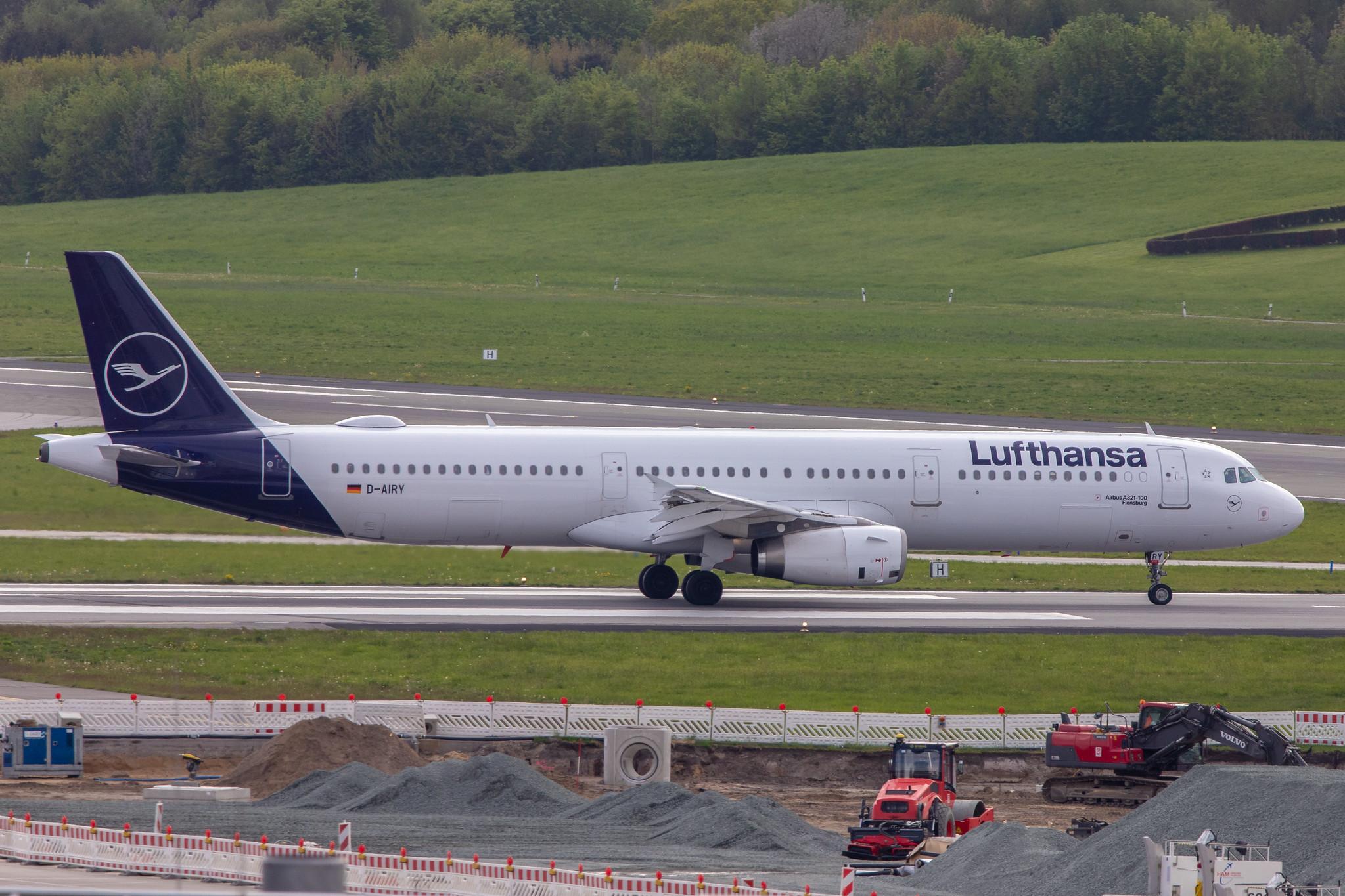 Hamburg Airport: Lufthansa (LH / DLH) | Livery: Die Maus Sticker | Airbus A321-131 A321 | D-AIRY | MSN 0901