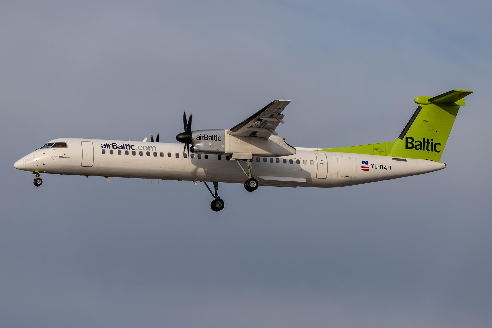 Hamburg Airport: Air Baltic (BT / BTI) |  De Havilland Canada Dash 8-400 DH8D | YL-BAH | MSN 4296
