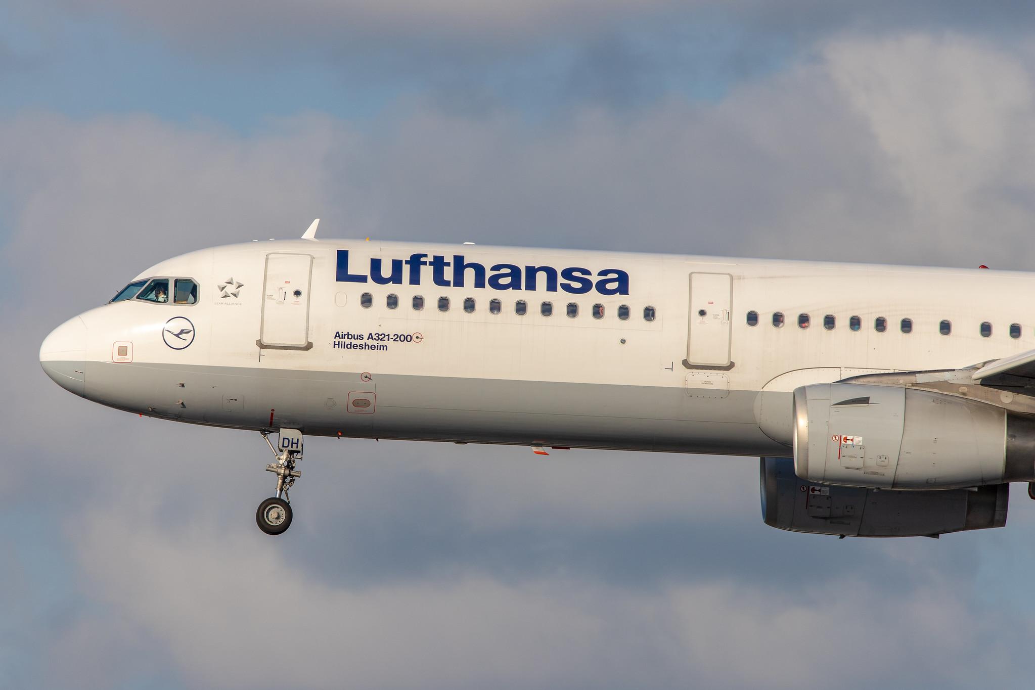 Hamburg Airport: Lufthansa (LH / DLH) |  Airbus A321-231 A321 | D-AIDH | MSN 4710