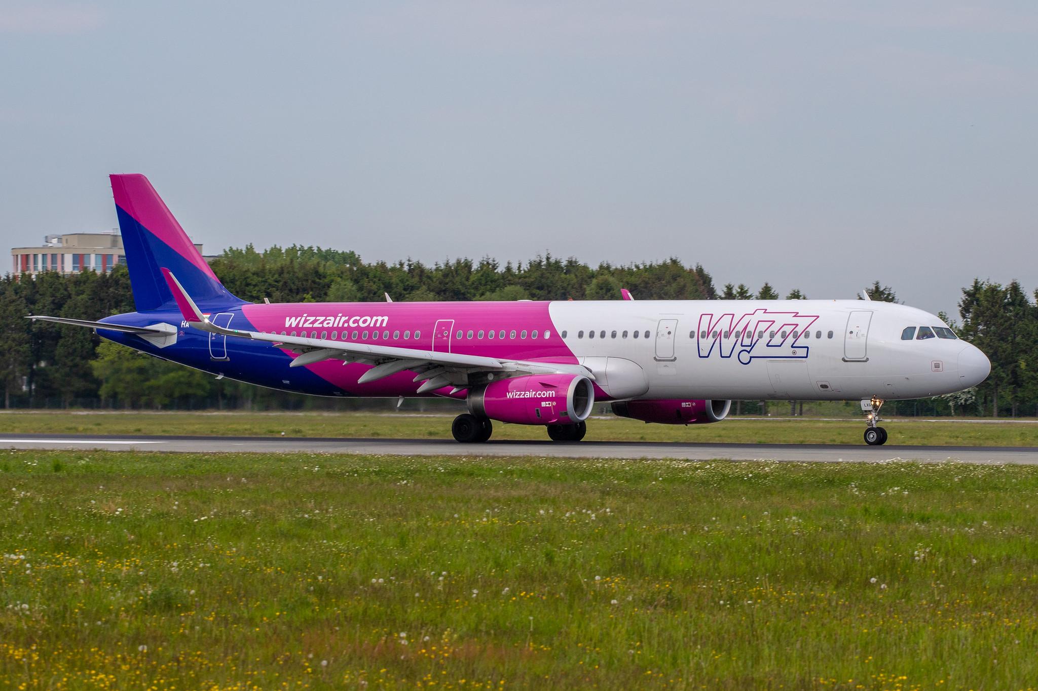 Hamburg Airport: Wizz Air (W6 / WZZ) |  Airbus A321-231 A321 | HA-LXG | MSN 7182