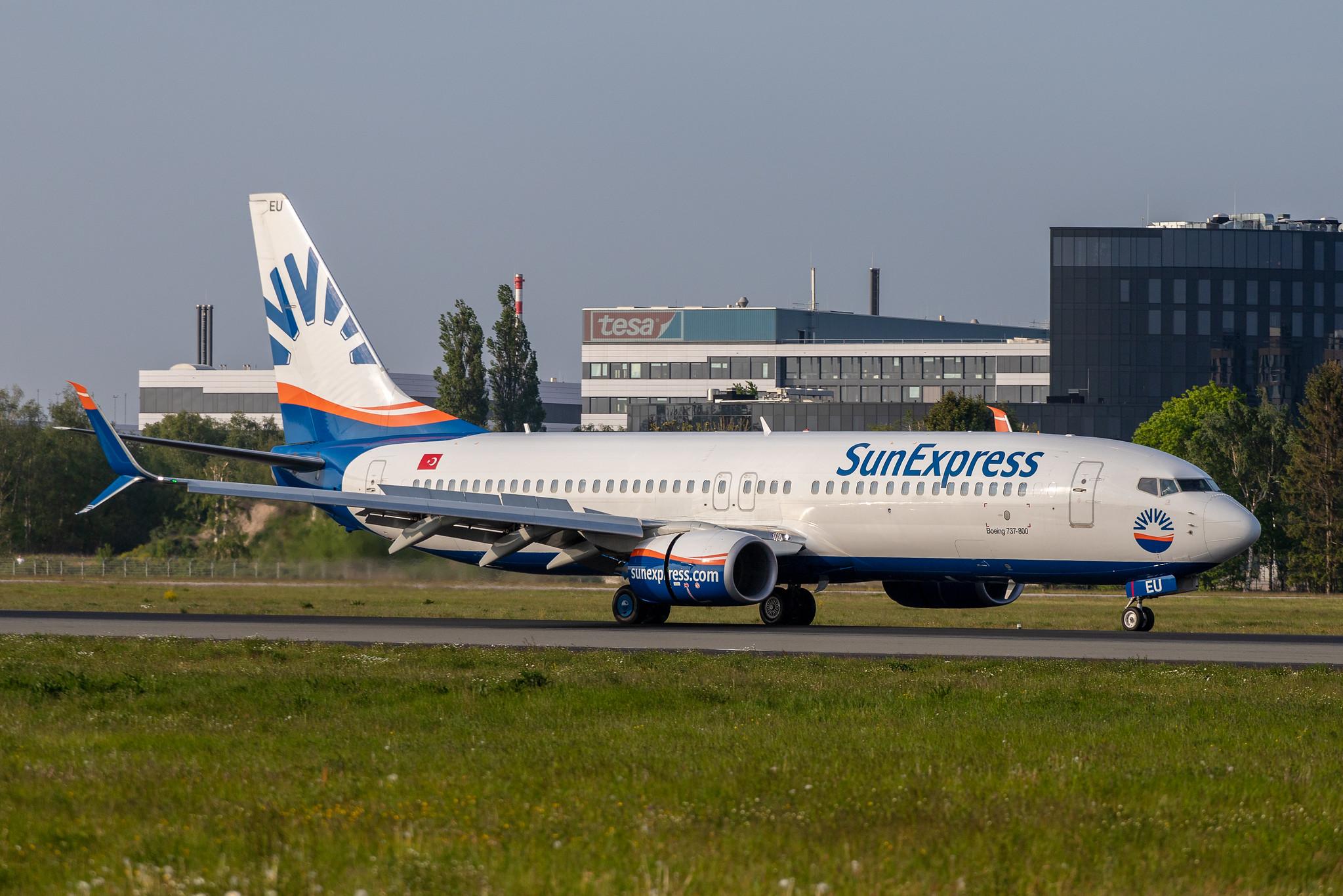 Hamburg Airport: SunExpress (XQ / SXS) |  Boeing 737-8HC B738 | TC-SEU | MSN 61181