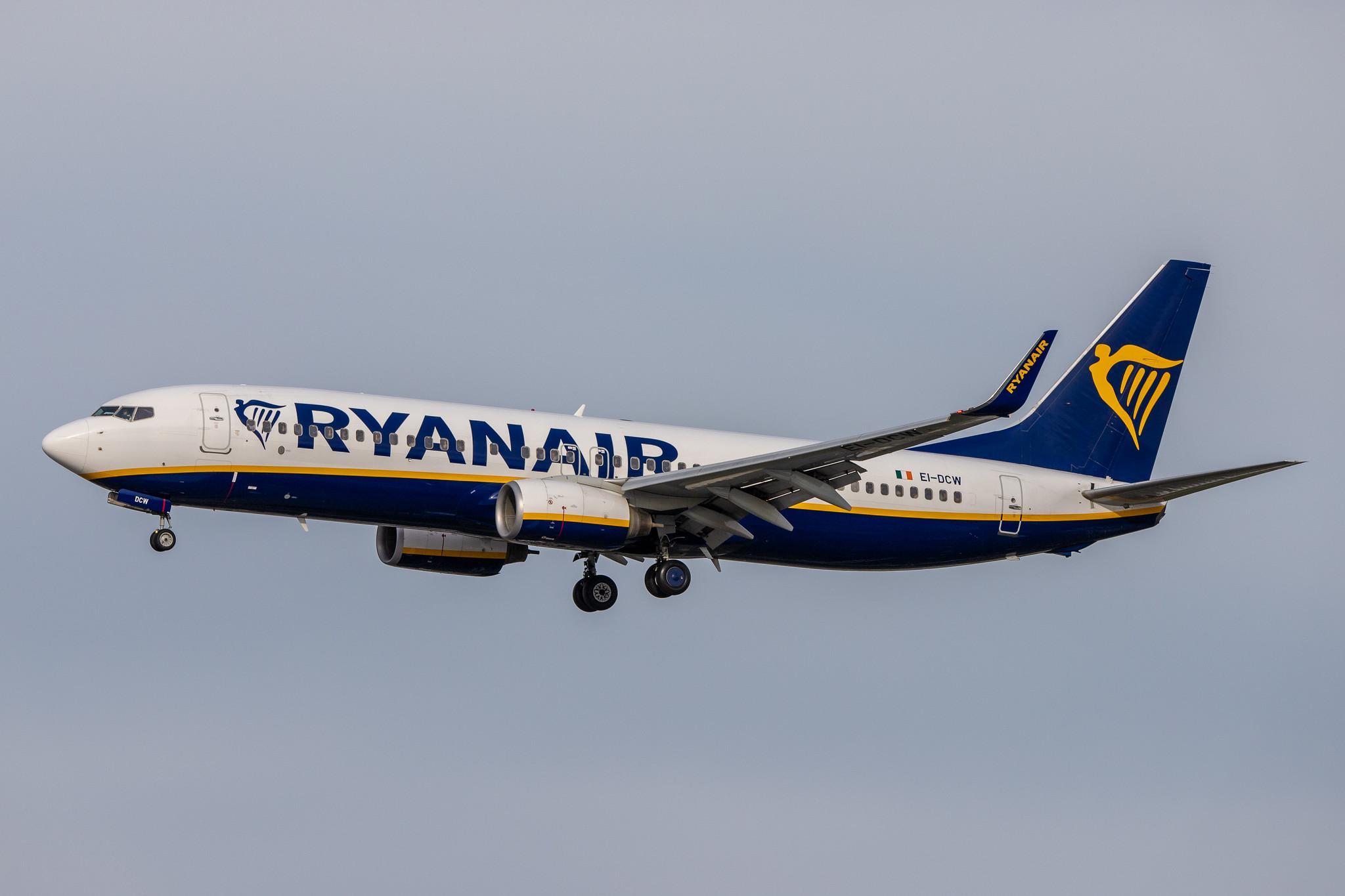 Hamburg Airport: Ryanair (FR / RYR) |  Boeing 737-8AS B738 | EI-DCW | MSN 33568