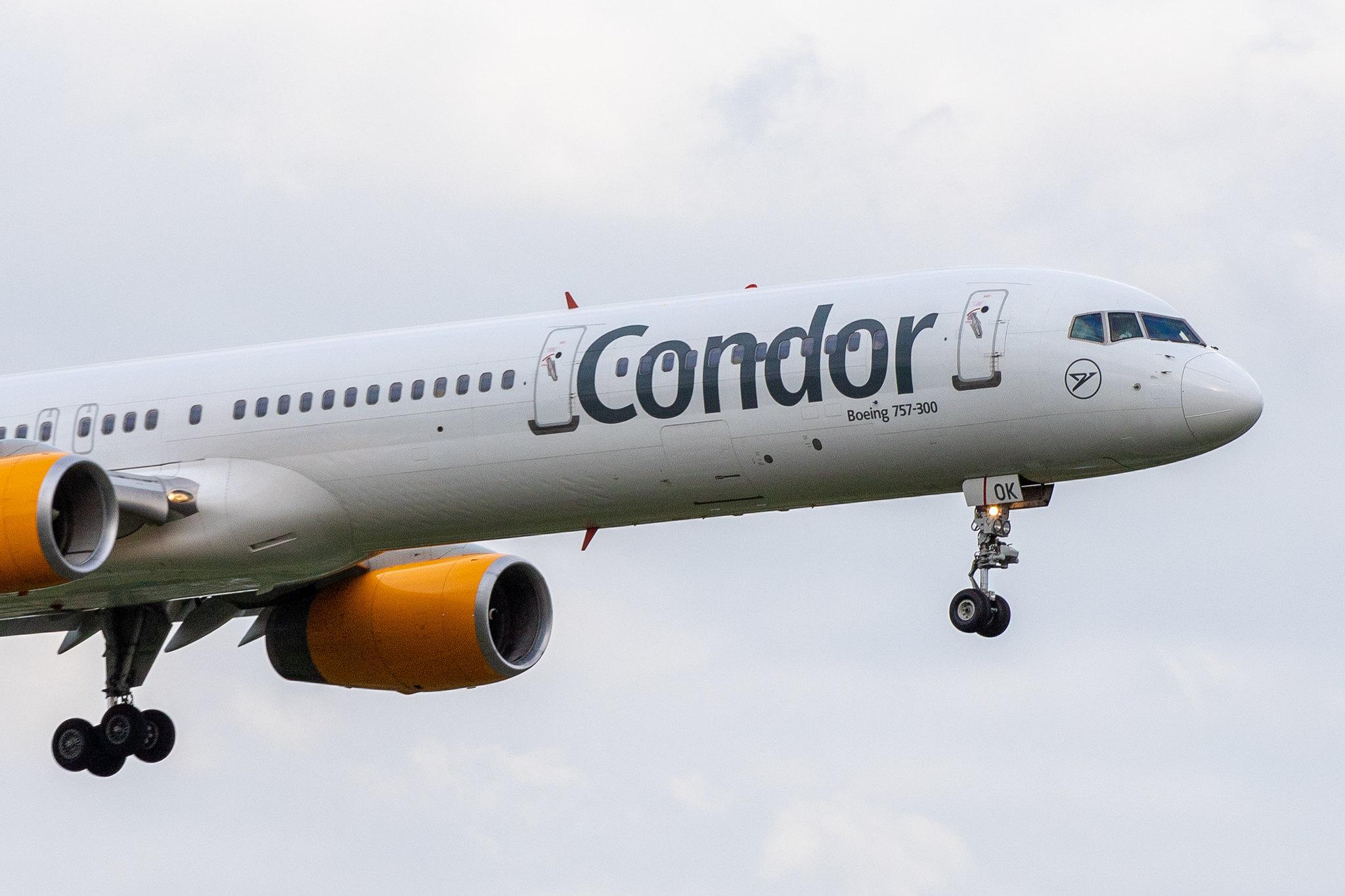 Hamburg Airport: Condor (DE / CFG) |  Boeing 757-330 B753 | D-ABOK | MSN 29020