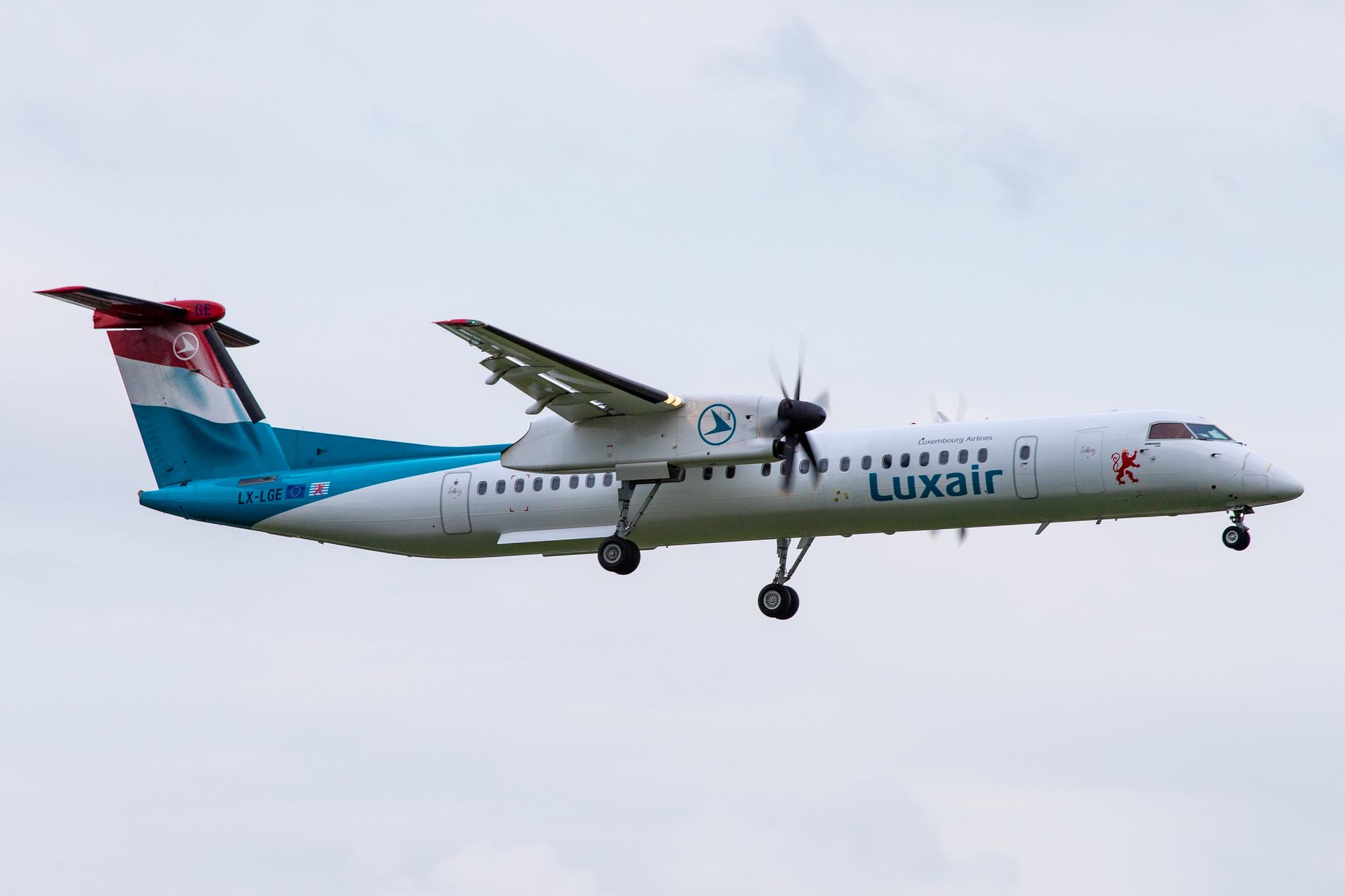 Hamburg Airport: Luxair (LG / LGL) | De Havilland Canada Dash 8-400 DH8D | LX-LGE | MSN 4284