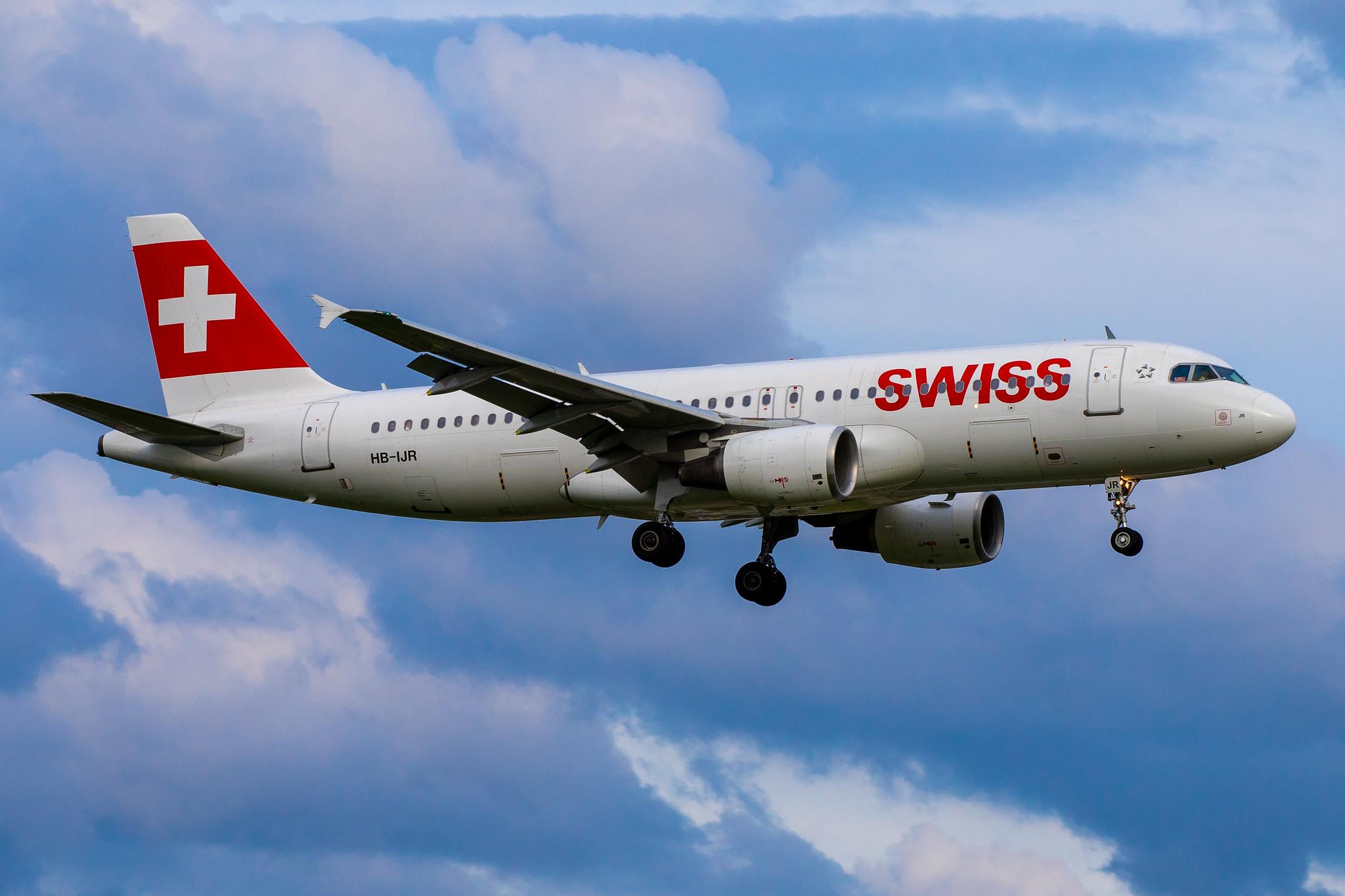 Hamburg Airport: Swiss (LX / SWR) |  Airbus A320-214 A320 | HB-IJR | MSN 0703
