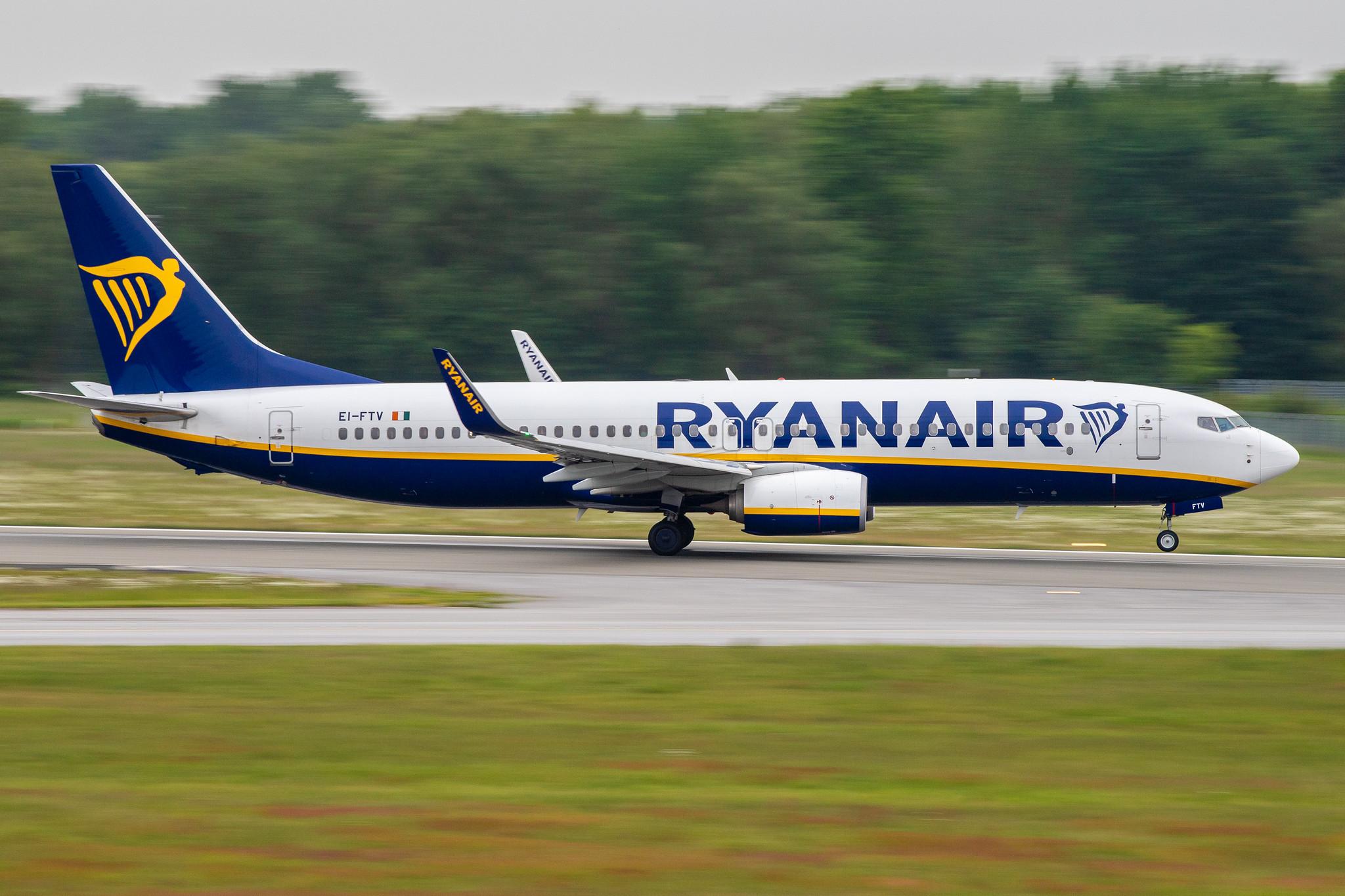 Hamburg Airport: Ryanair (FR / RYR) |  Boeing 737-8AS B738 | EI-FTV | MSN 44770