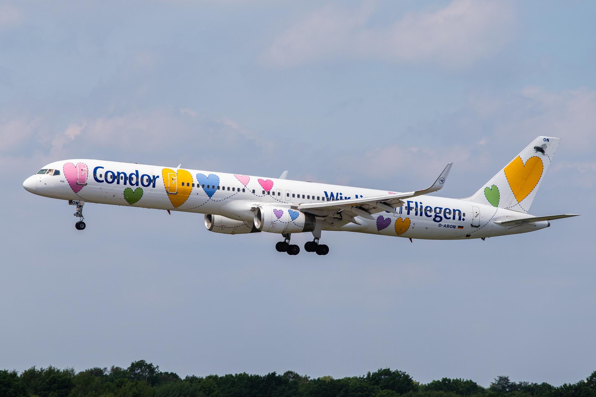 Hamburg Airport: Condor (DE / CFG) |  Livery: Wir Lieben Fliegen Livery |  Boeing 757-330 B753 | D-ABON | MSN 29023