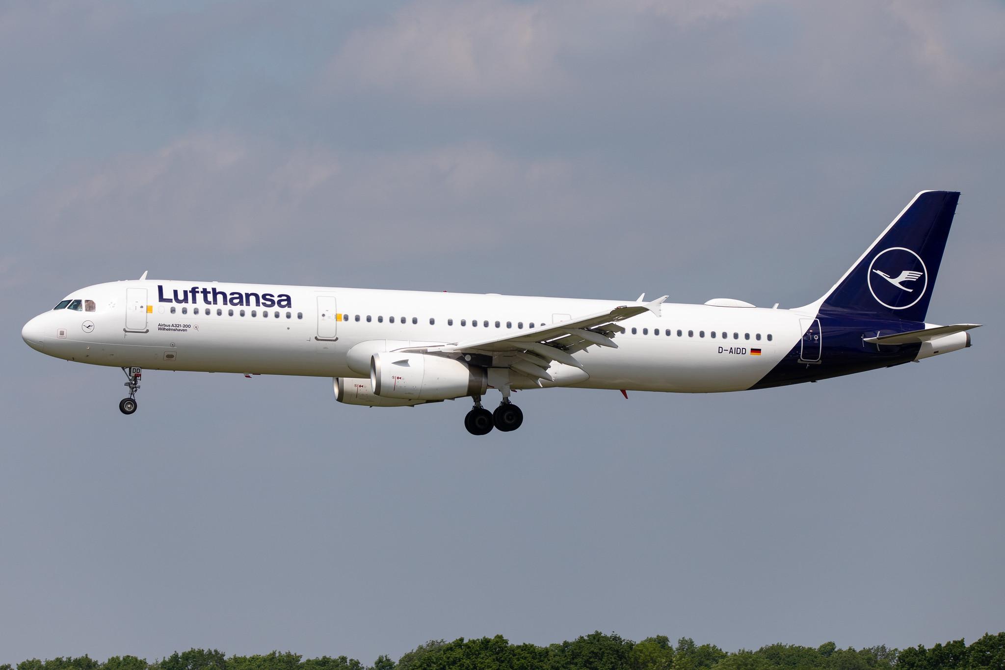 Hamburg Airport: Lufthansa (LH / DLH) |  Airbus A321-231 A321 | D-AIDD | MSN 4585