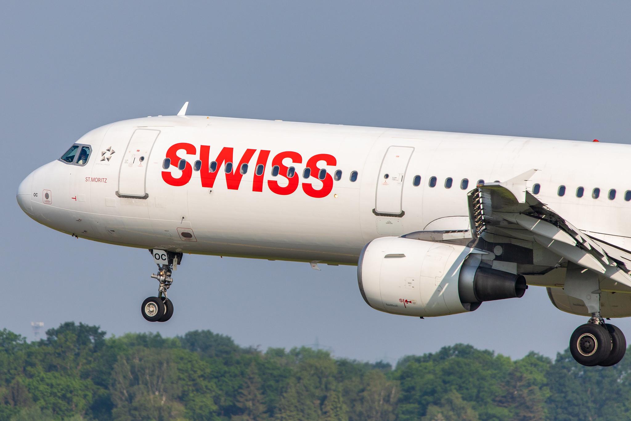 Hamburg Airport: Swiss (LX / SWR) |  Airbus A321-111 A321 | HB-IOC | MSN 0520