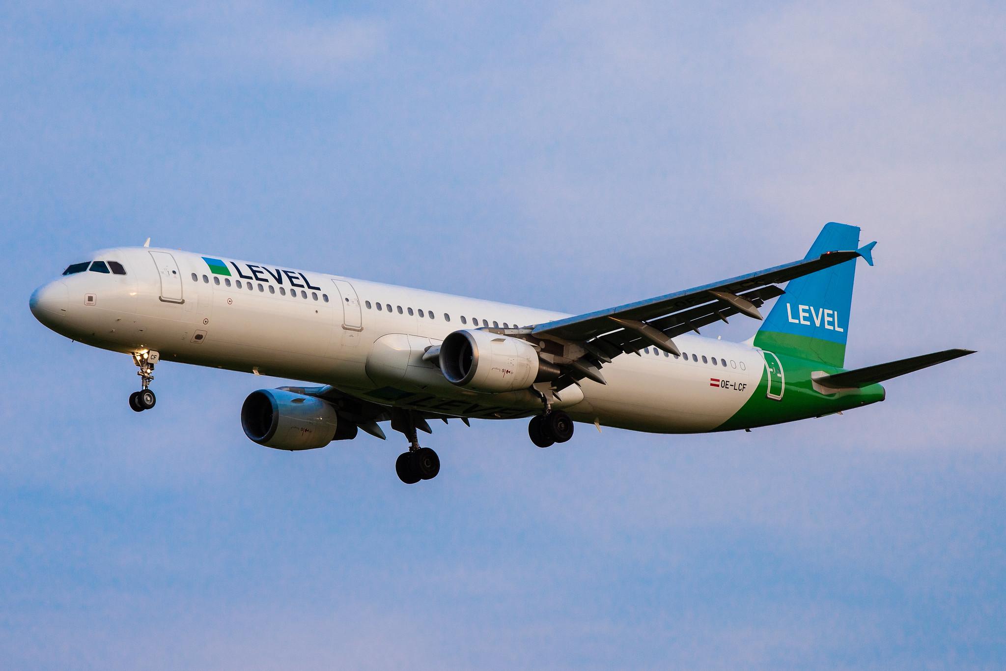Hamburg Airport: LEVEL (VK / FOO) |  Airbus A321-211 A321 | OE-LCF | MSN 1966