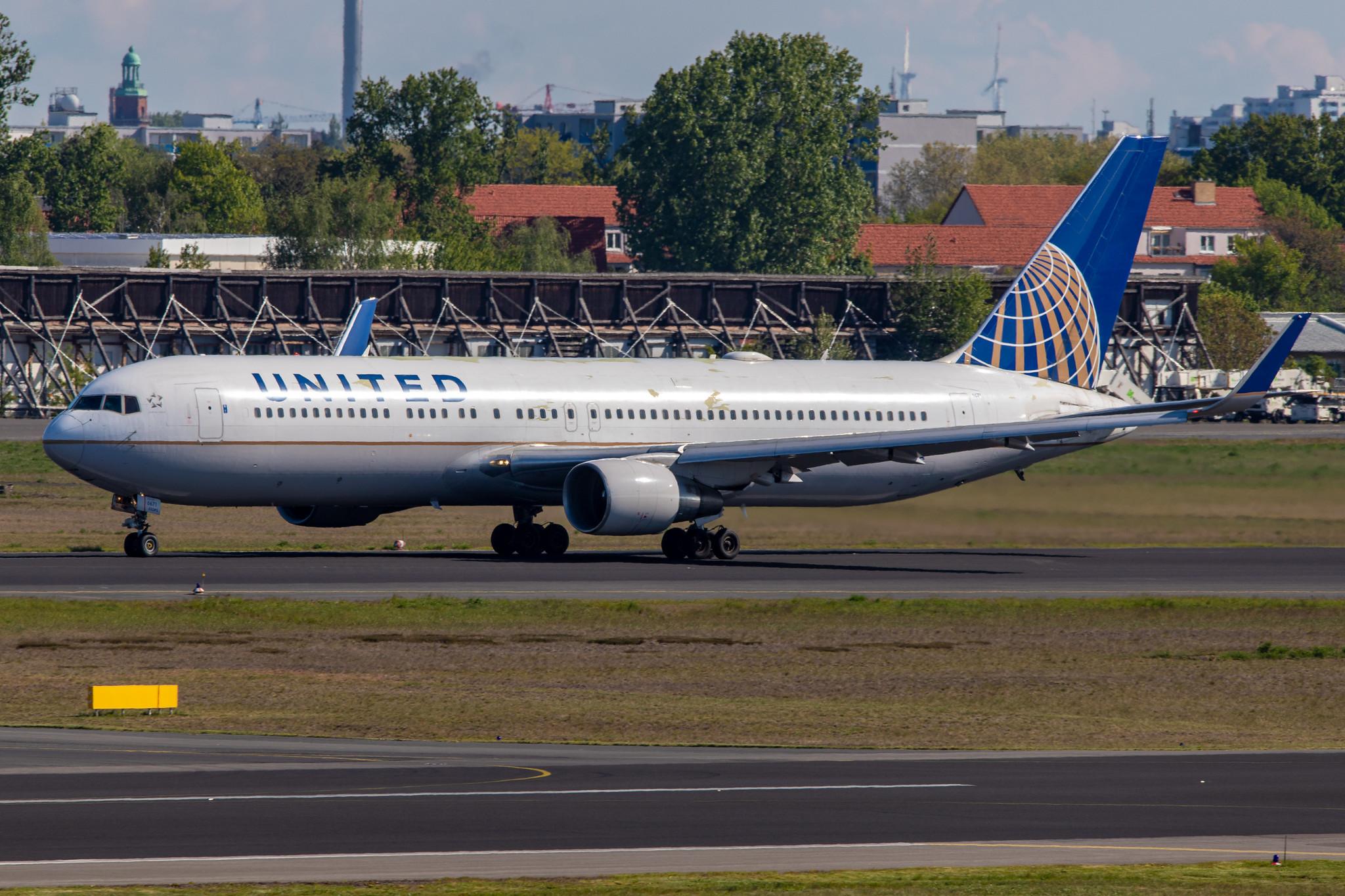 Flughafen Berlin Tegel (TXL): United Airlines Boeing 767-322(ER) B763 N671UA MSN 30026