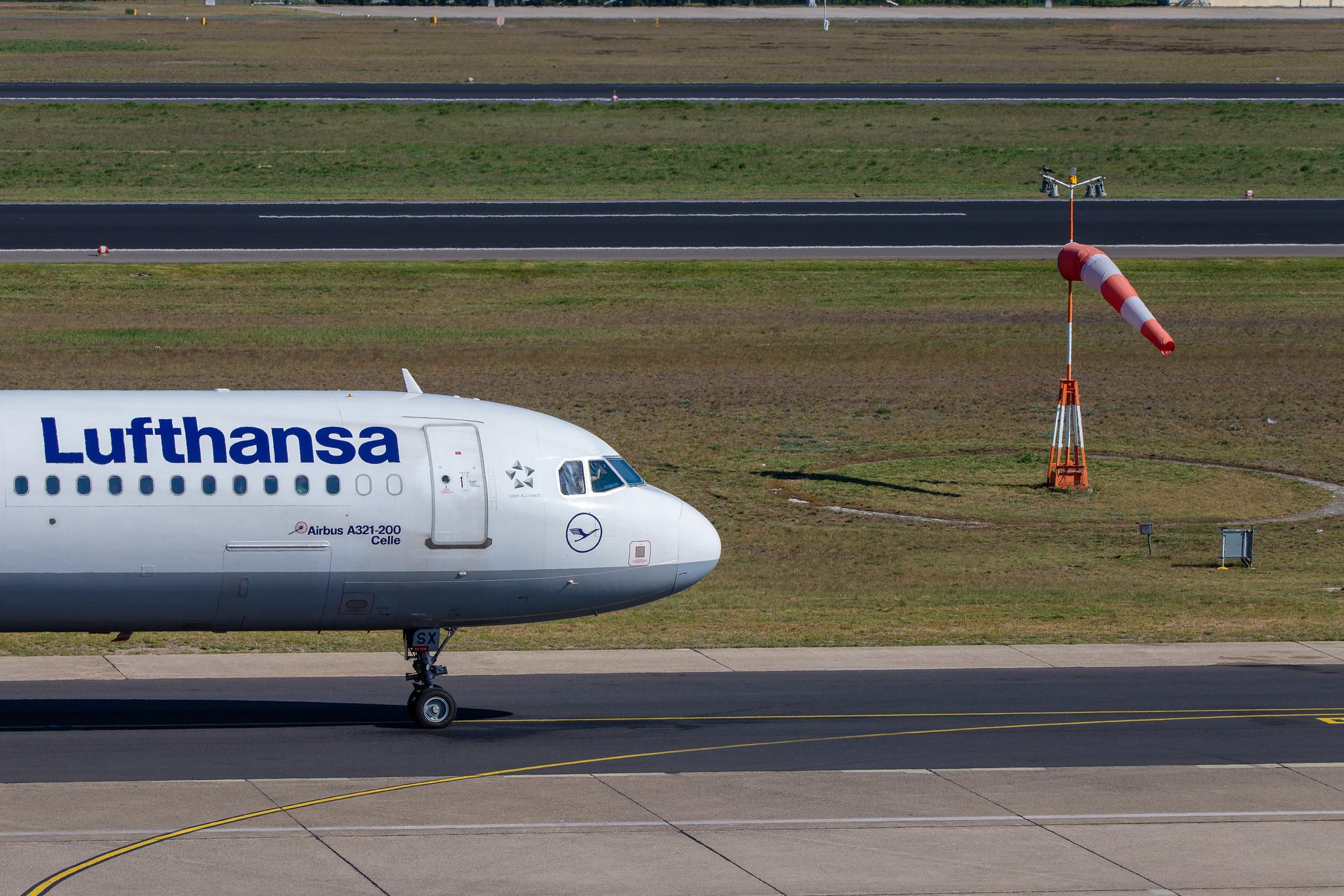 Flughafen Berlin Tegel (TXL): Lufthansa (LH / DLH) |  Airbus A321-231 A321 | D-AISX | MSN 4073