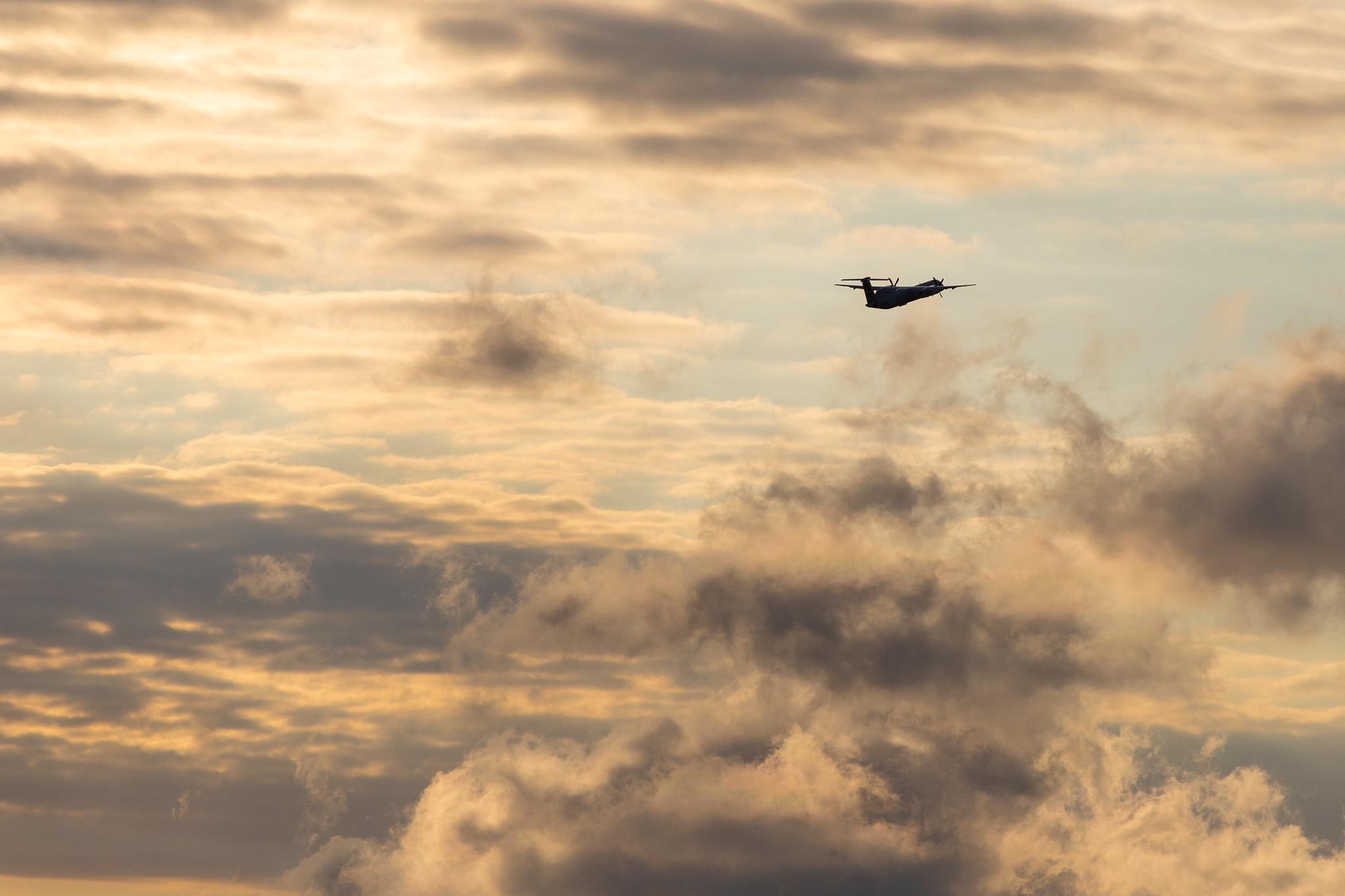 Hamburg Airport: LOT (LO / LOT) |  De Havilland Canada Dash 8-400 DH8D | SP-EQG | MSN 4423