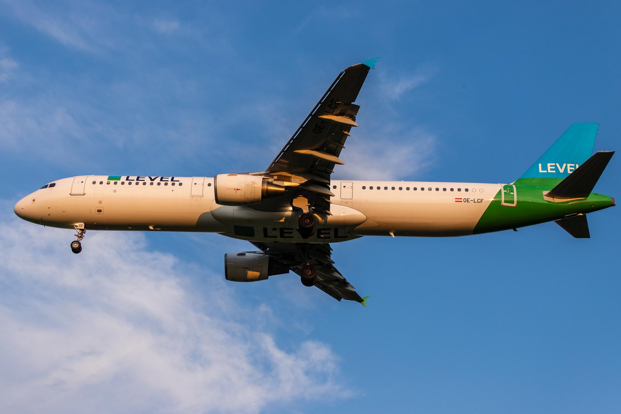 Hamburg Airport: LEVEL (VK / FOO) |  Airbus A321-211 A321 | OE-LCF | MSN 1966