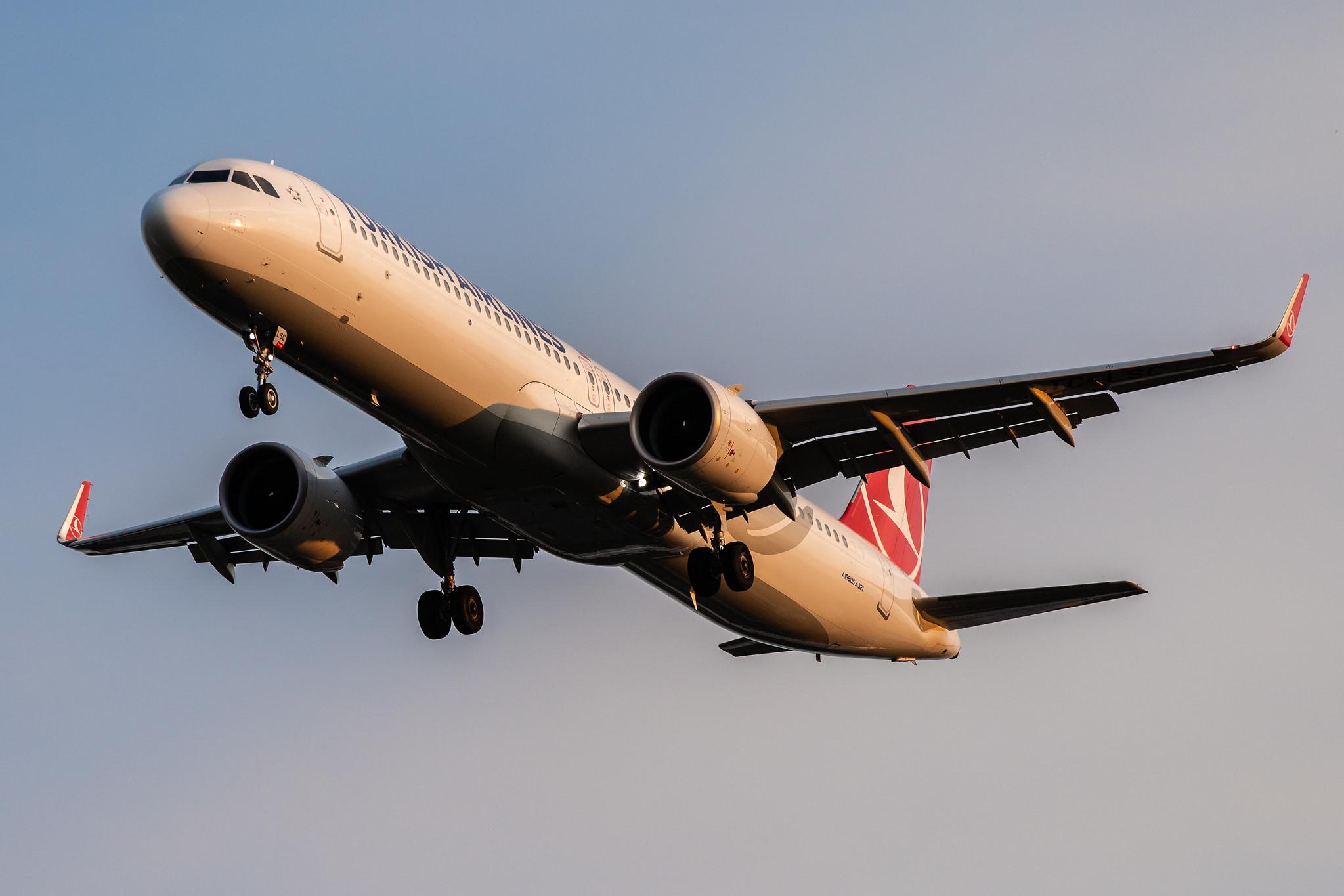 Hamburg Airport: Turkish Airlines (TK / THY) |  Airbus A321-271NX A21N | TC-LSC | MSN 8617