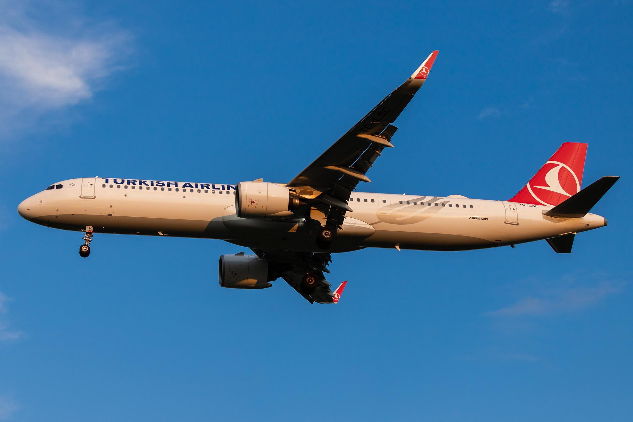 Hamburg Airport: Turkish Airlines (TK / THY) |  Airbus A321-271NX A21N | TC-LSC | MSN 8617