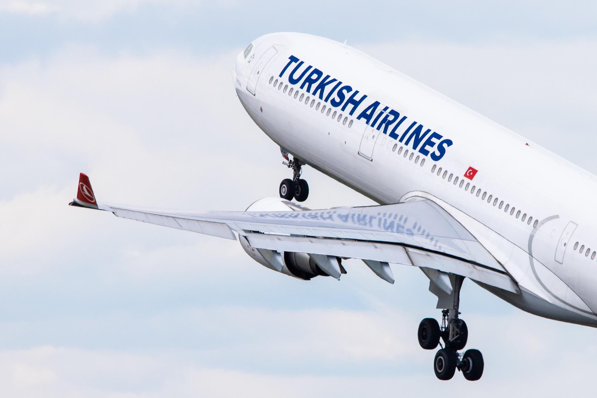 Flughafen Berlin Tegel (TXL): Turkish Airlines (TK / THY) |  Airbus A330-303 A333 | TC-JOF | MSN 1616