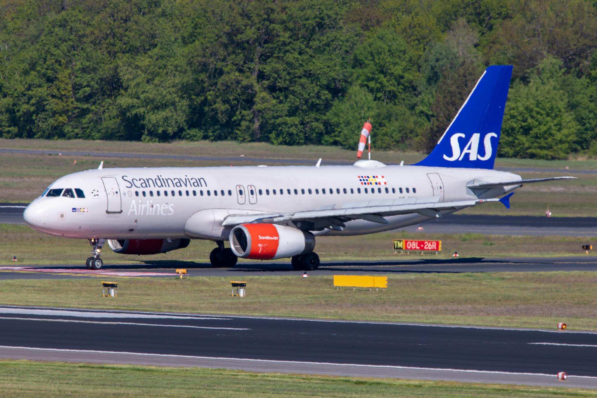 Flughafen Berlin Tegel (TXL): SAS (SK / SAS) |  Airbus A320-232 A320 | OY-KAN | MSN 2958