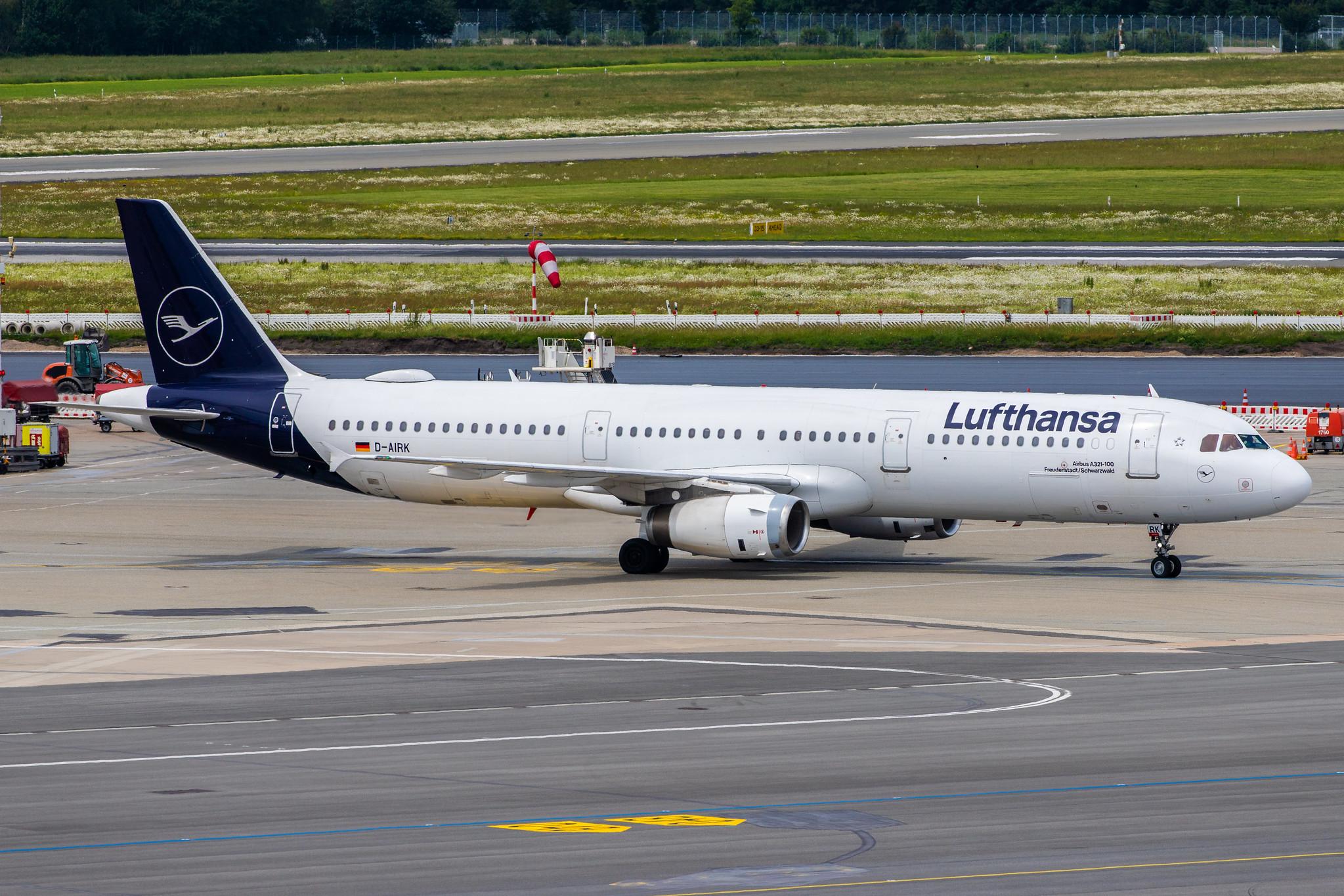 Hamburg Airport: Lufthansa (LH / DLH) |  Airbus A321-131 A321 | D-AIRK | MSN 0502