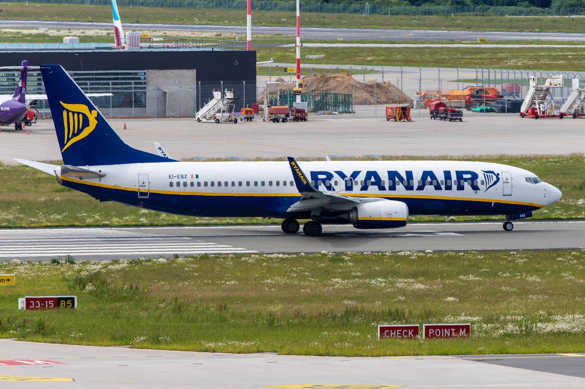Hamburg Airport: Ryanair (FR / RYR) |  Boeing 737-8AS B738 | EI-ESZ | MSN 34996