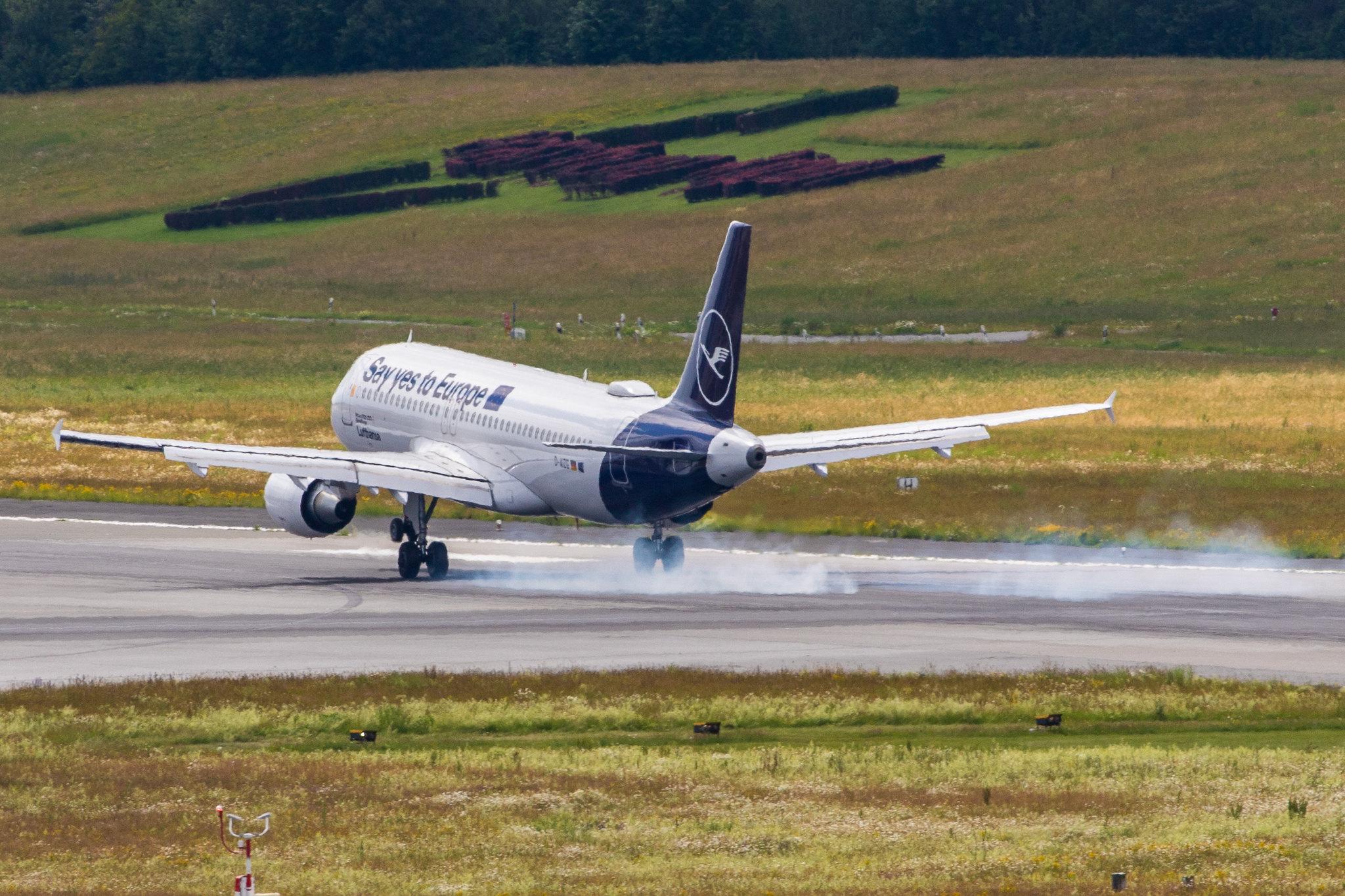 Hamburg Airport: Lufthansa (LH / DLH) | Livery: Say yes to Europe Livery | Airbus A320-214 A320 | D-AIZG | MSN 4324