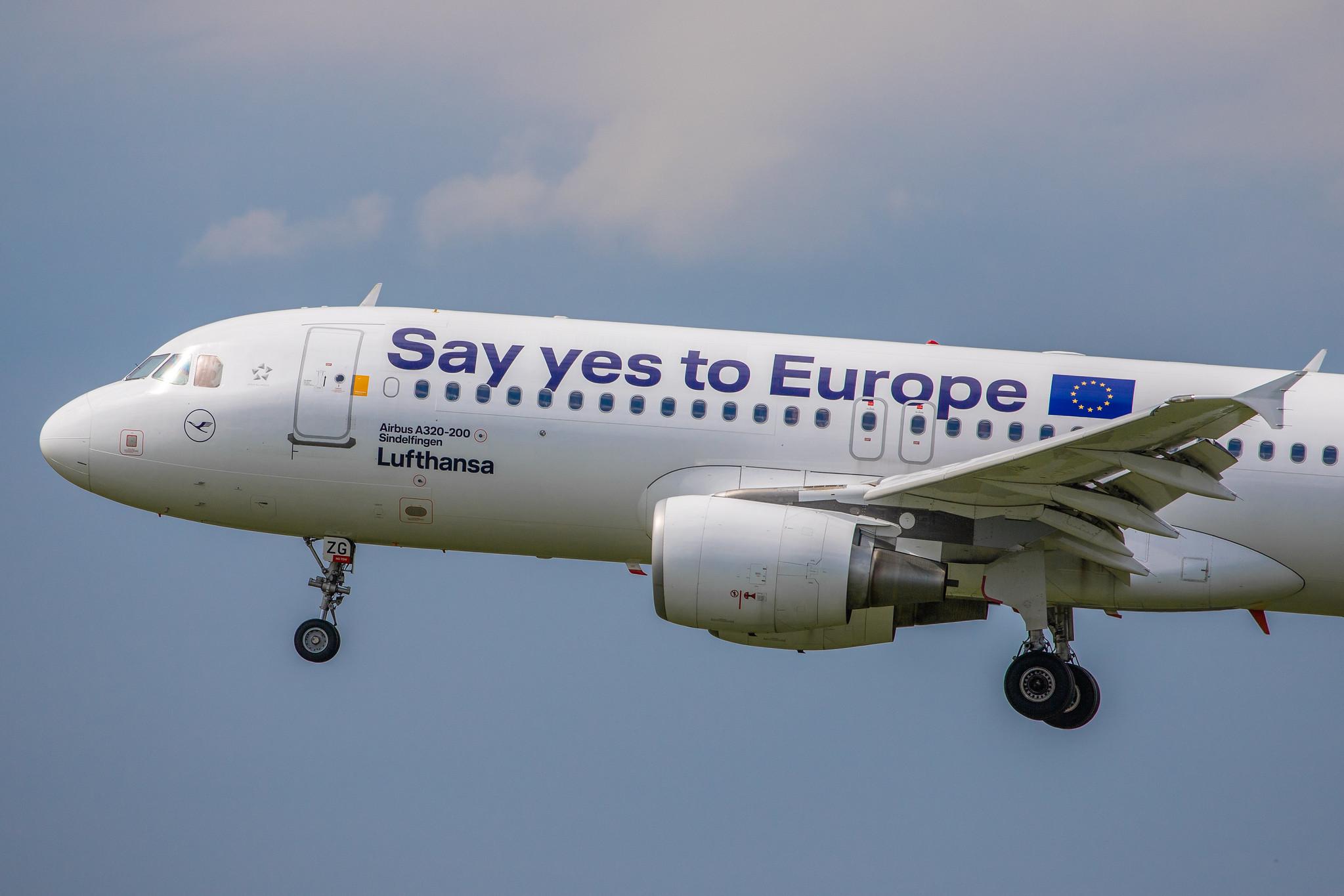 Hamburg Airport: Lufthansa (LH / DLH) | Livery: Say yes to Europe Livery | Airbus A320-214 A320 | D-AIZG | MSN 4324
