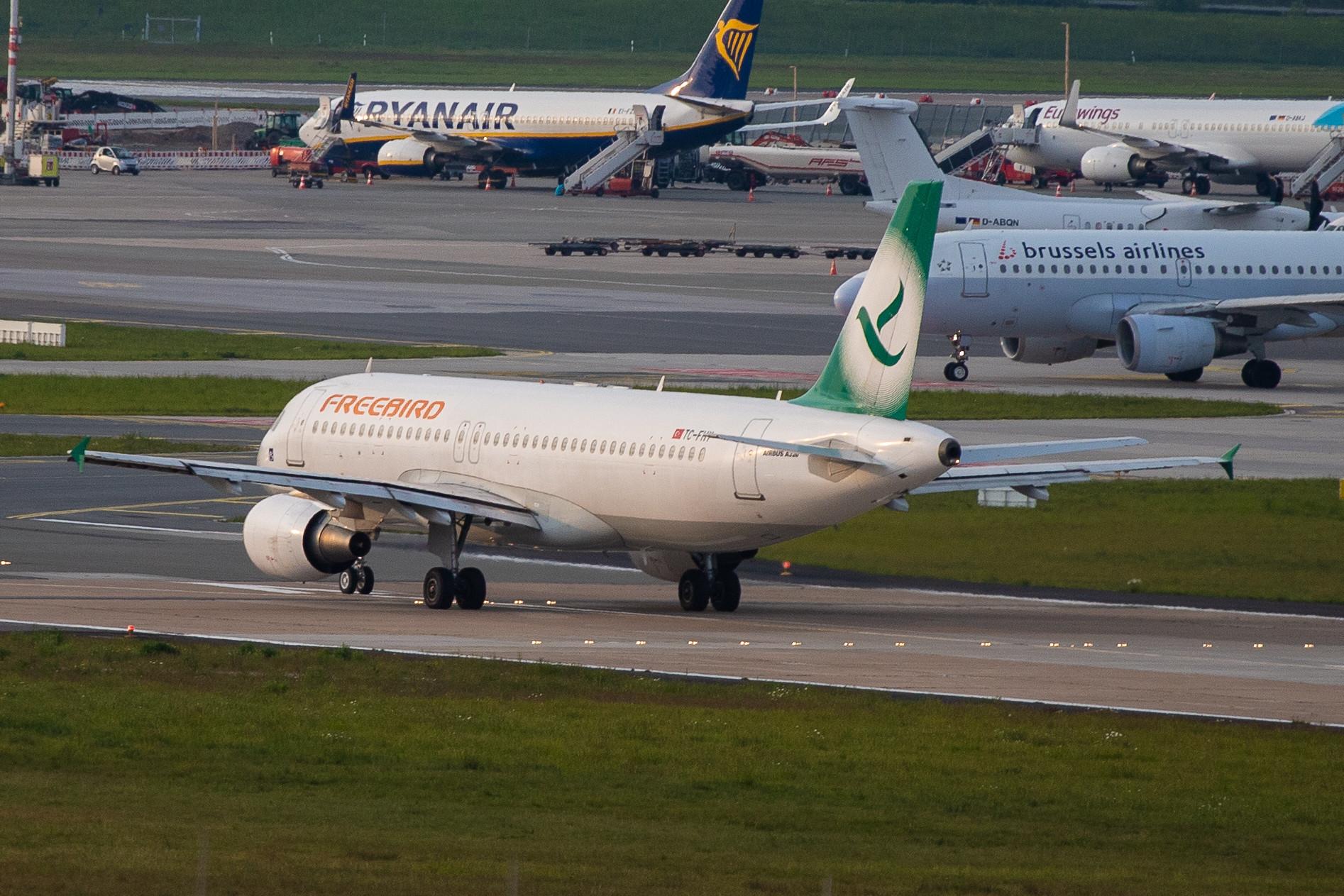 Hamburg Airport: Freebird Airlines (FH / FHY) |  Airbus A320-214 A320 | TC-FHY | MSN 3891