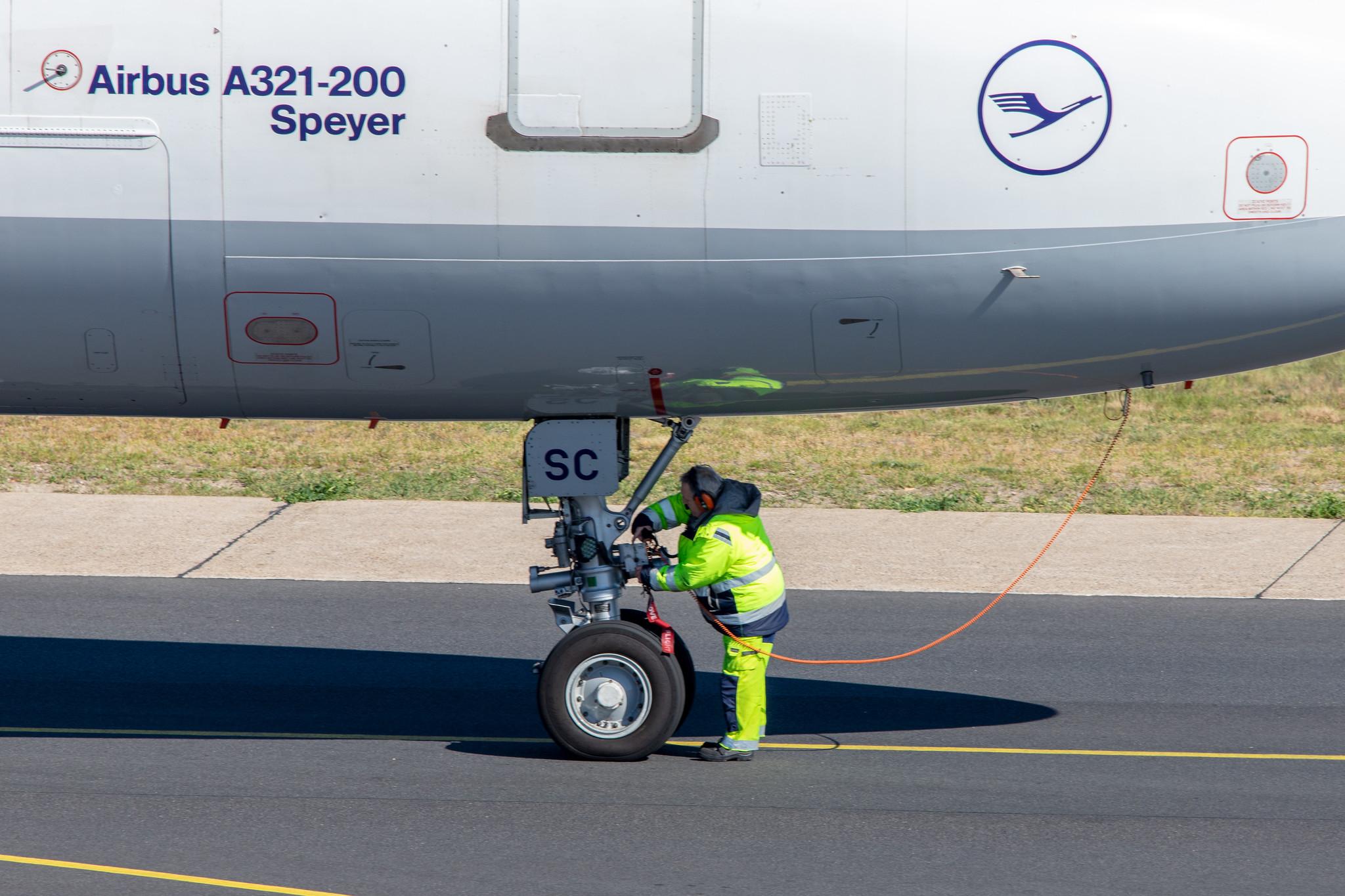 Flughafen Berlin Tegel (TXL): Lufthansa Airbus A321-231 A321 D-AISC MSN 1161